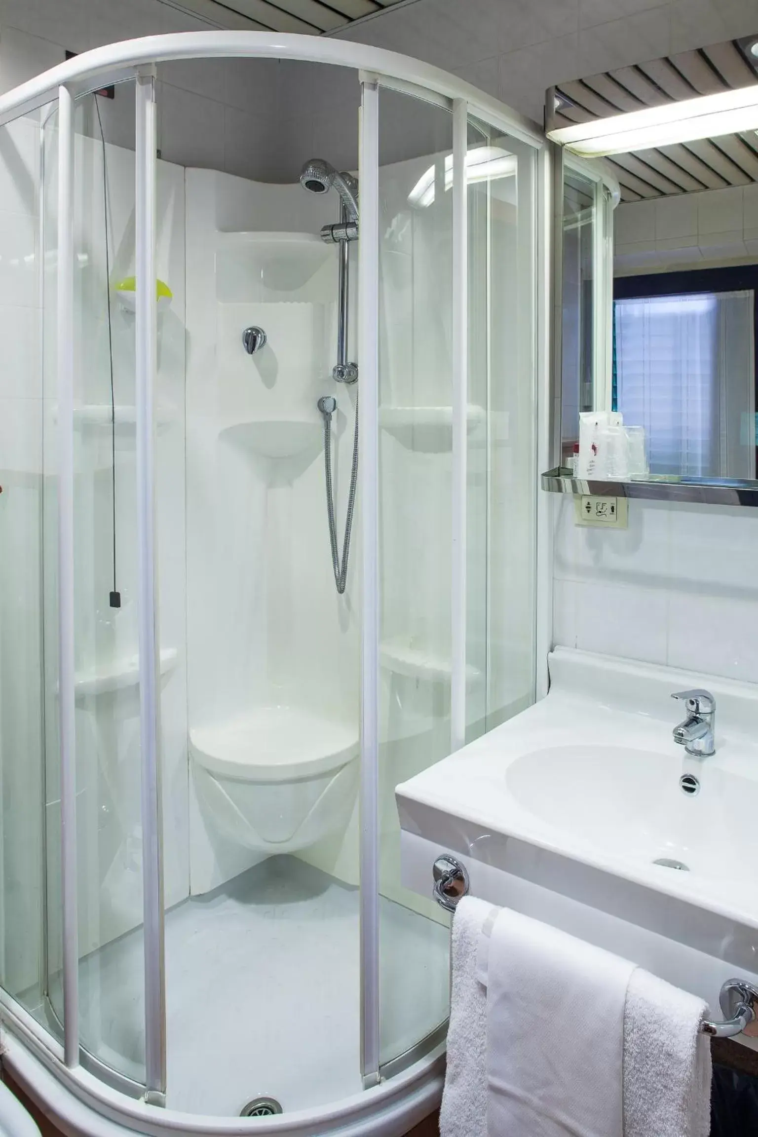 Shower, Bathroom in Hotel San Marco