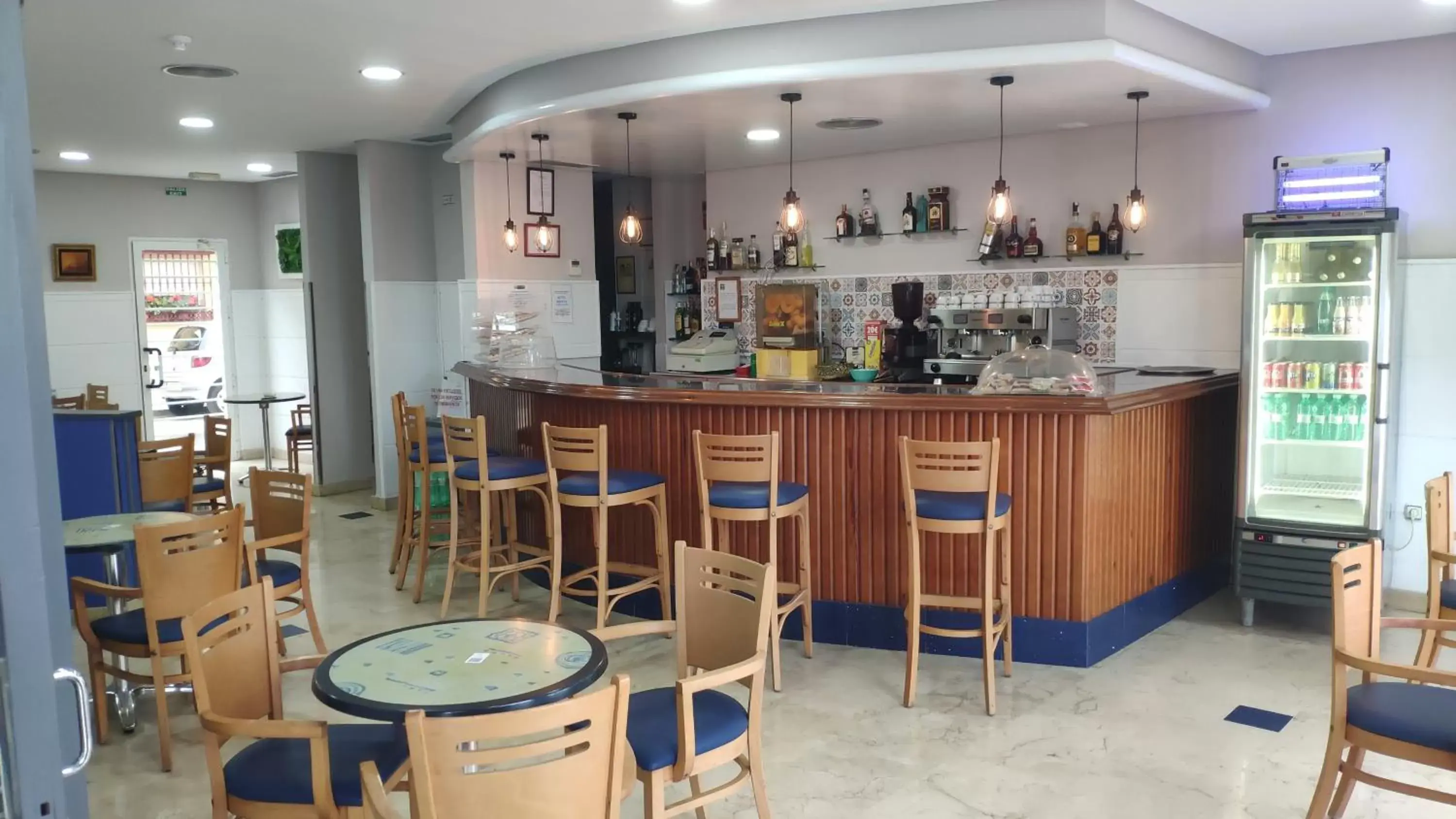 Restaurant/places to eat, Lounge/Bar in Hotel Miraya Beach