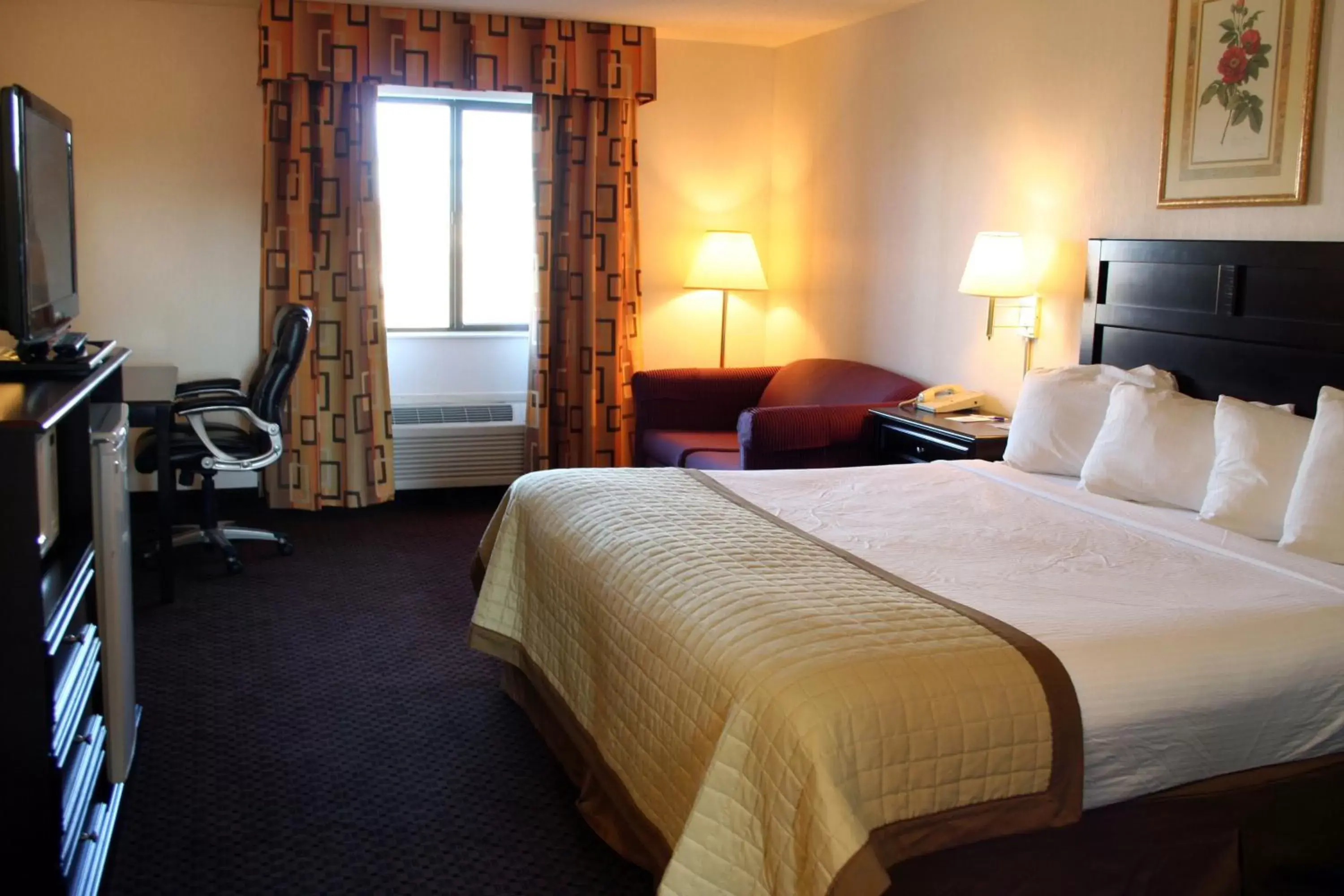 Bed in Baymont by Wyndham Battle Creek Downtown Bed in Baymont by Wyndham Battle Creek Downtown