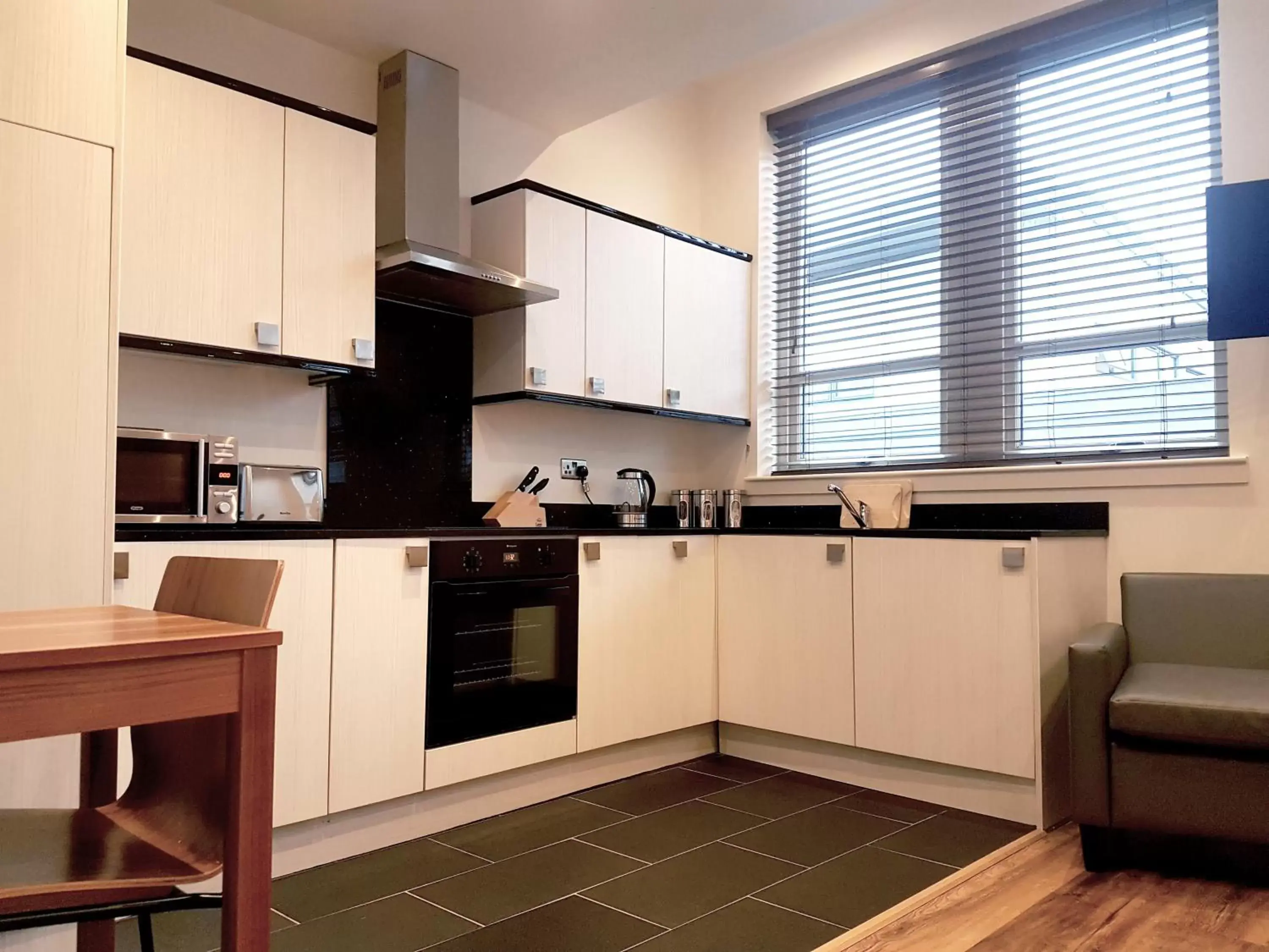Kitchen or kitchenette, Kitchen/Kitchenette in Holyrood Aparthotel