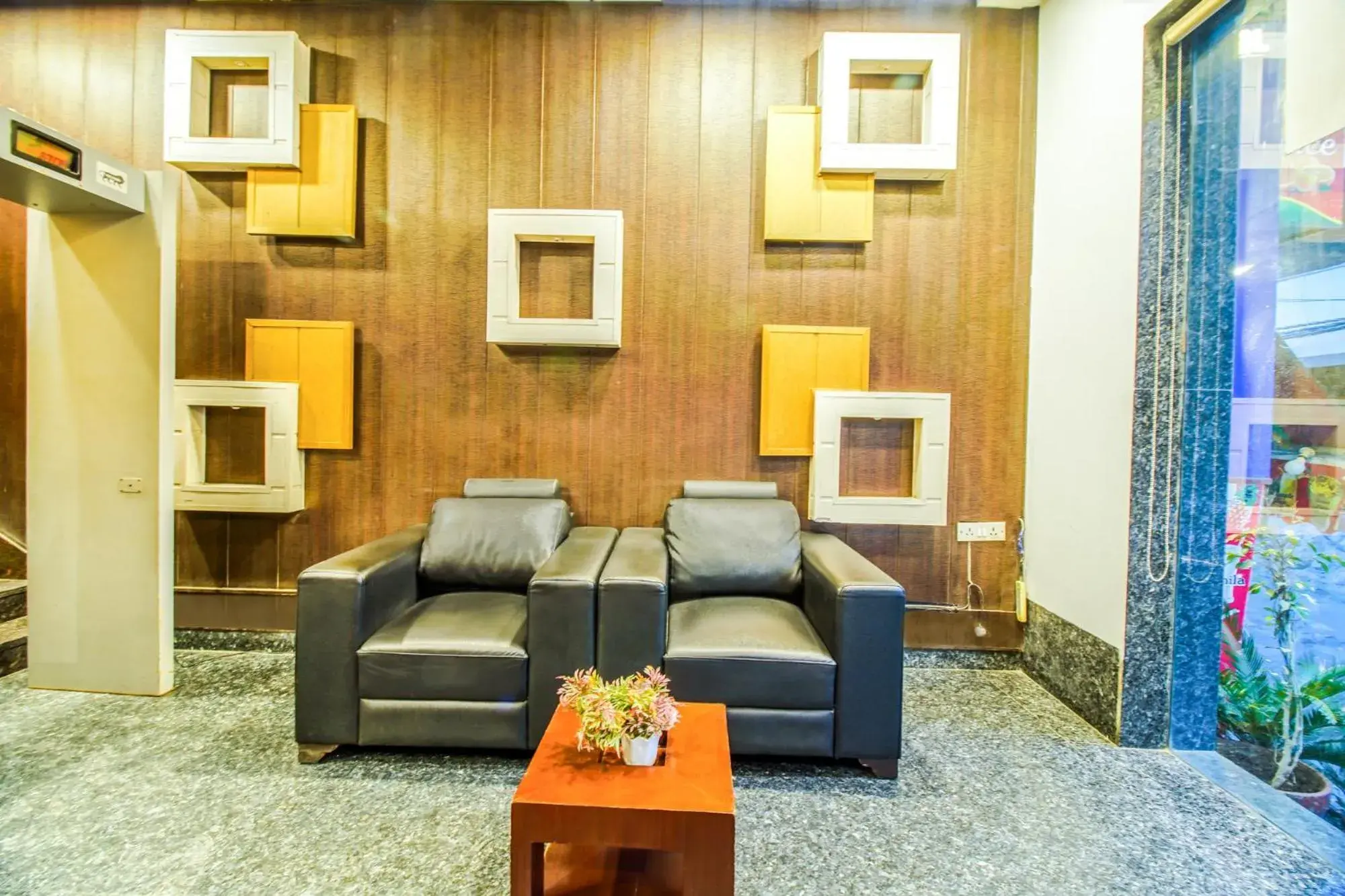 Seating area in FabHotel Transit Delhi Airport Mahipalpur