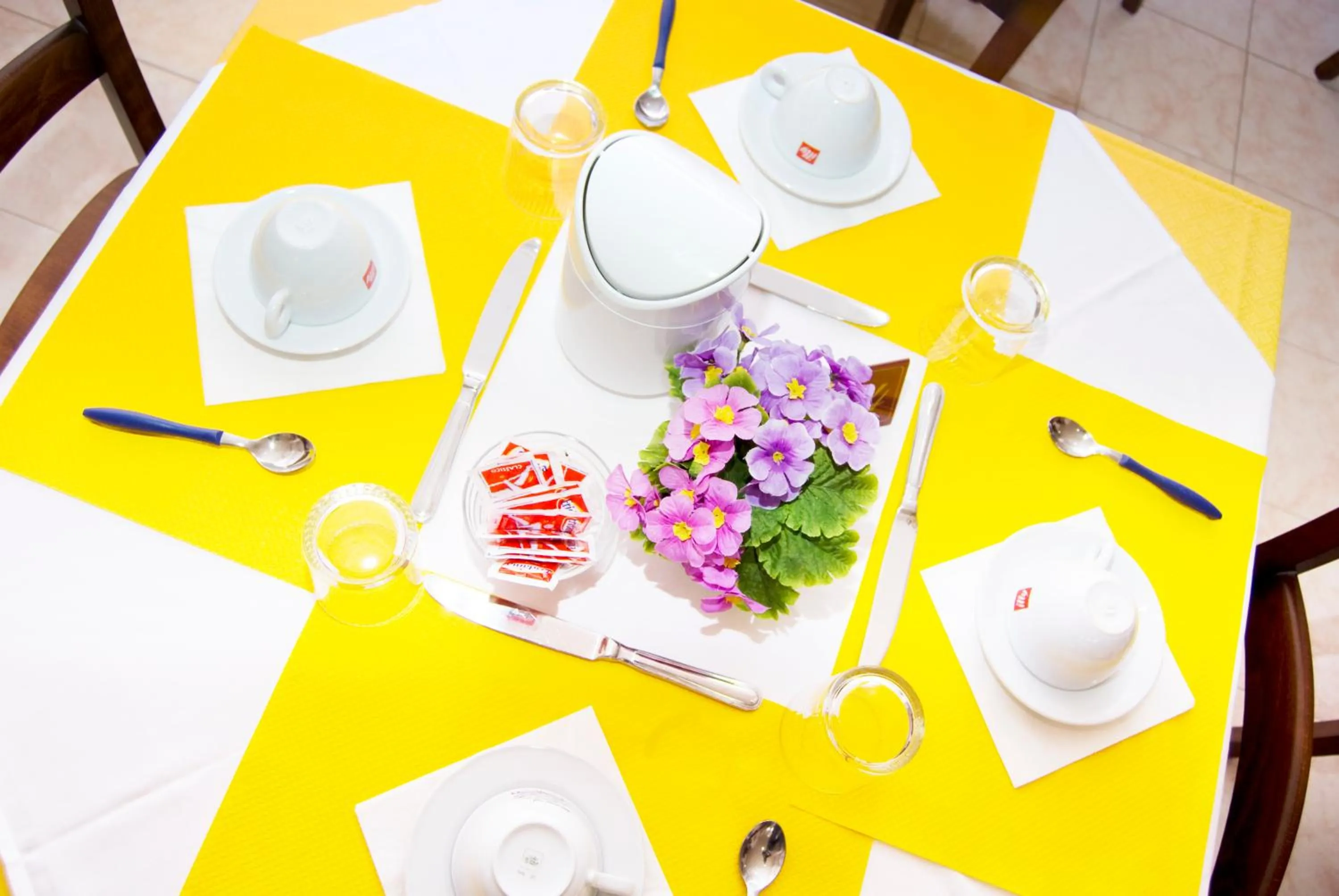 Restaurant/places to eat in Hotel California