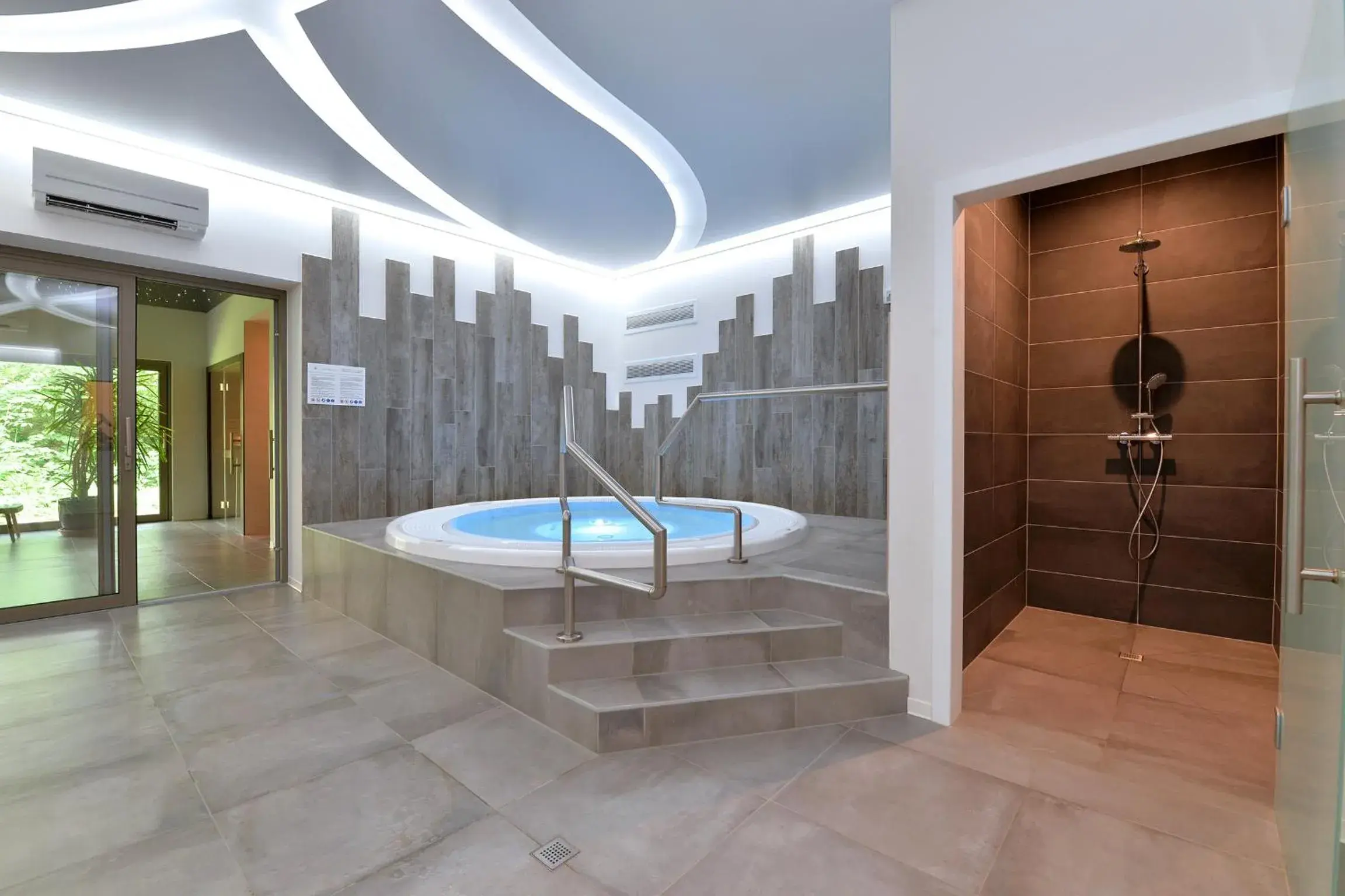 Hot Tub, Bathroom in L'éclos des vignes - Appartements haut de gamme avec Spa