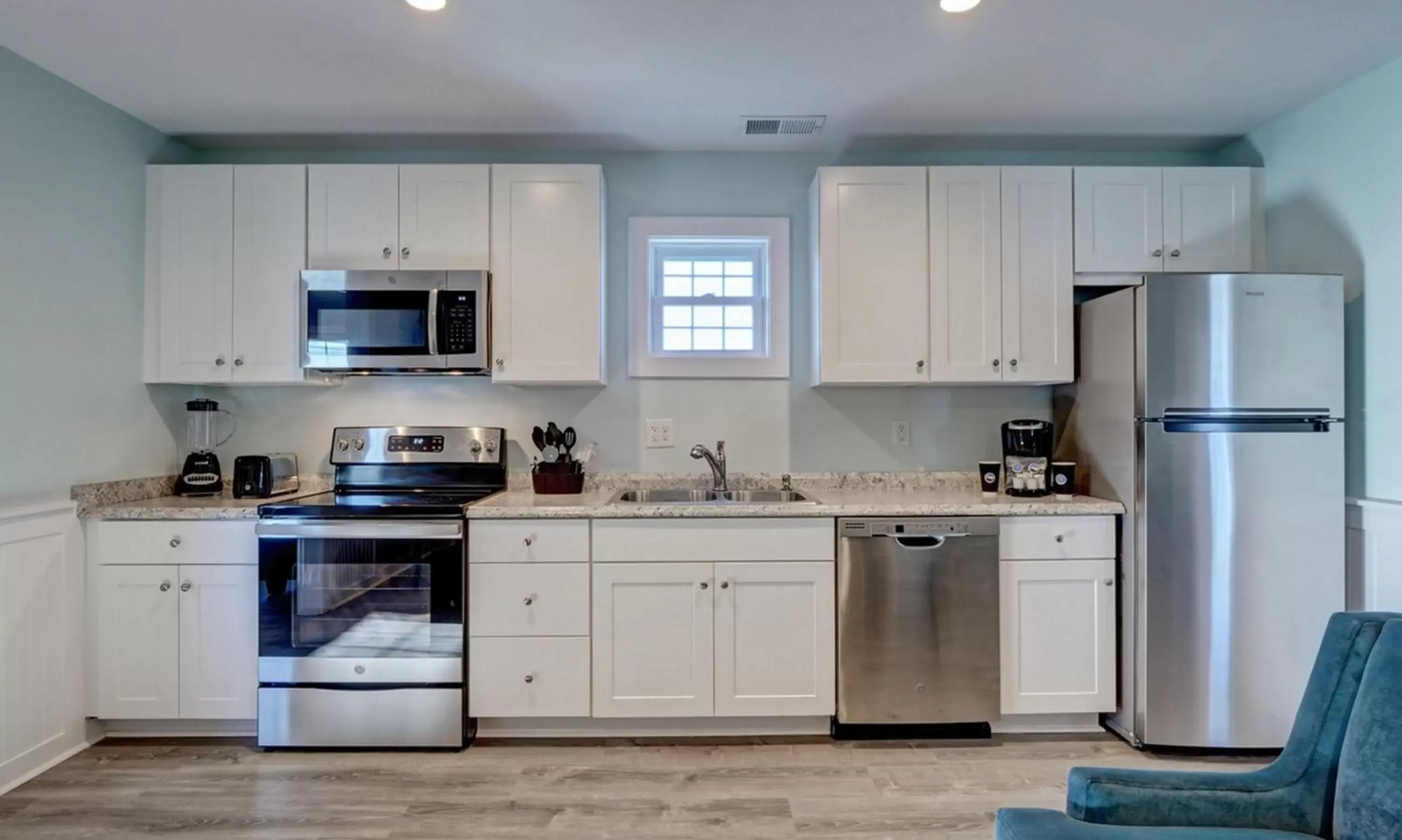 Kitchen or kitchenette, Kitchen/Kitchenette in Loggerhead Inn and Suites by Carolina Retreats