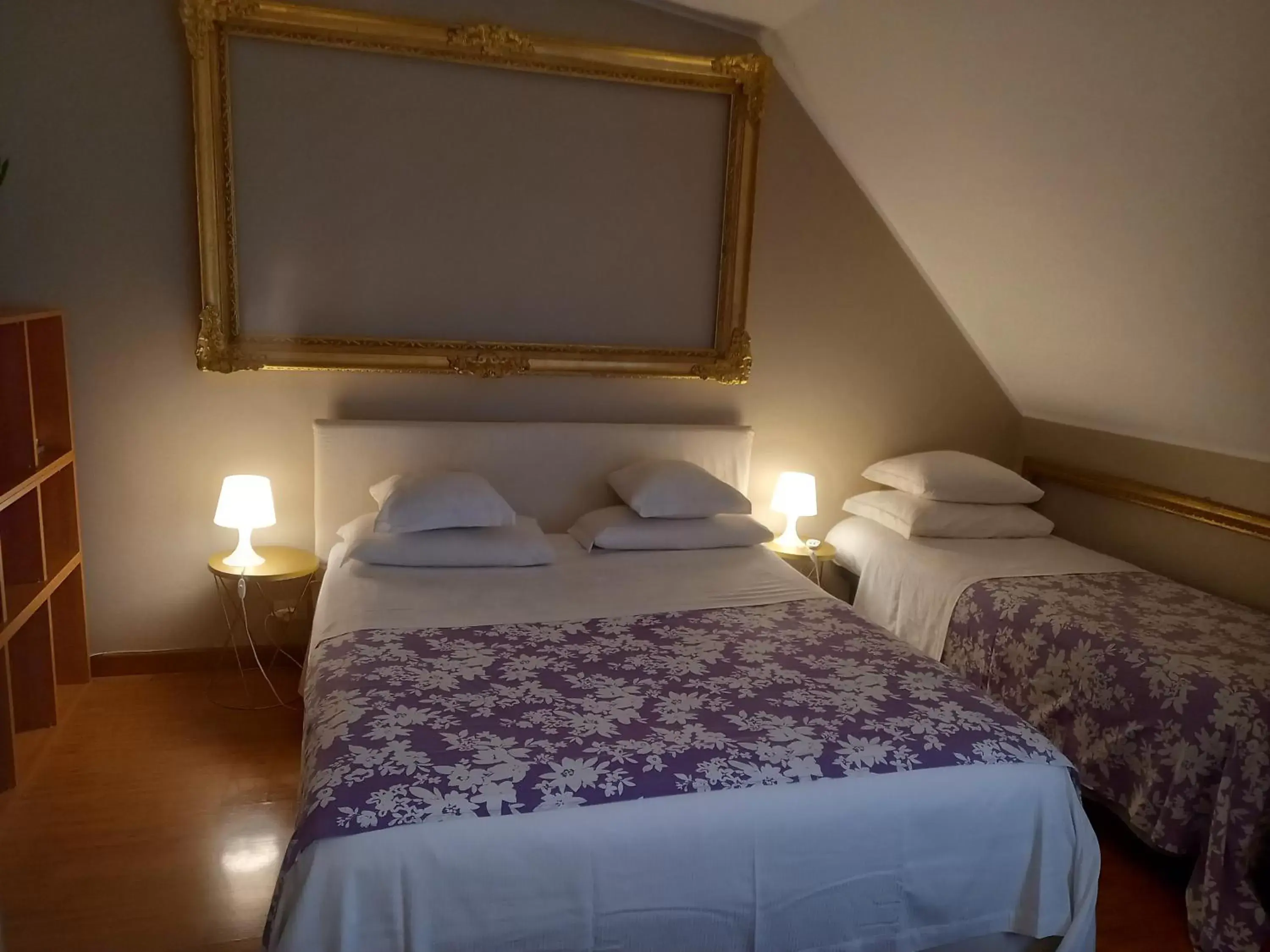 Bed in Residence House Aramis Milano -with free parking