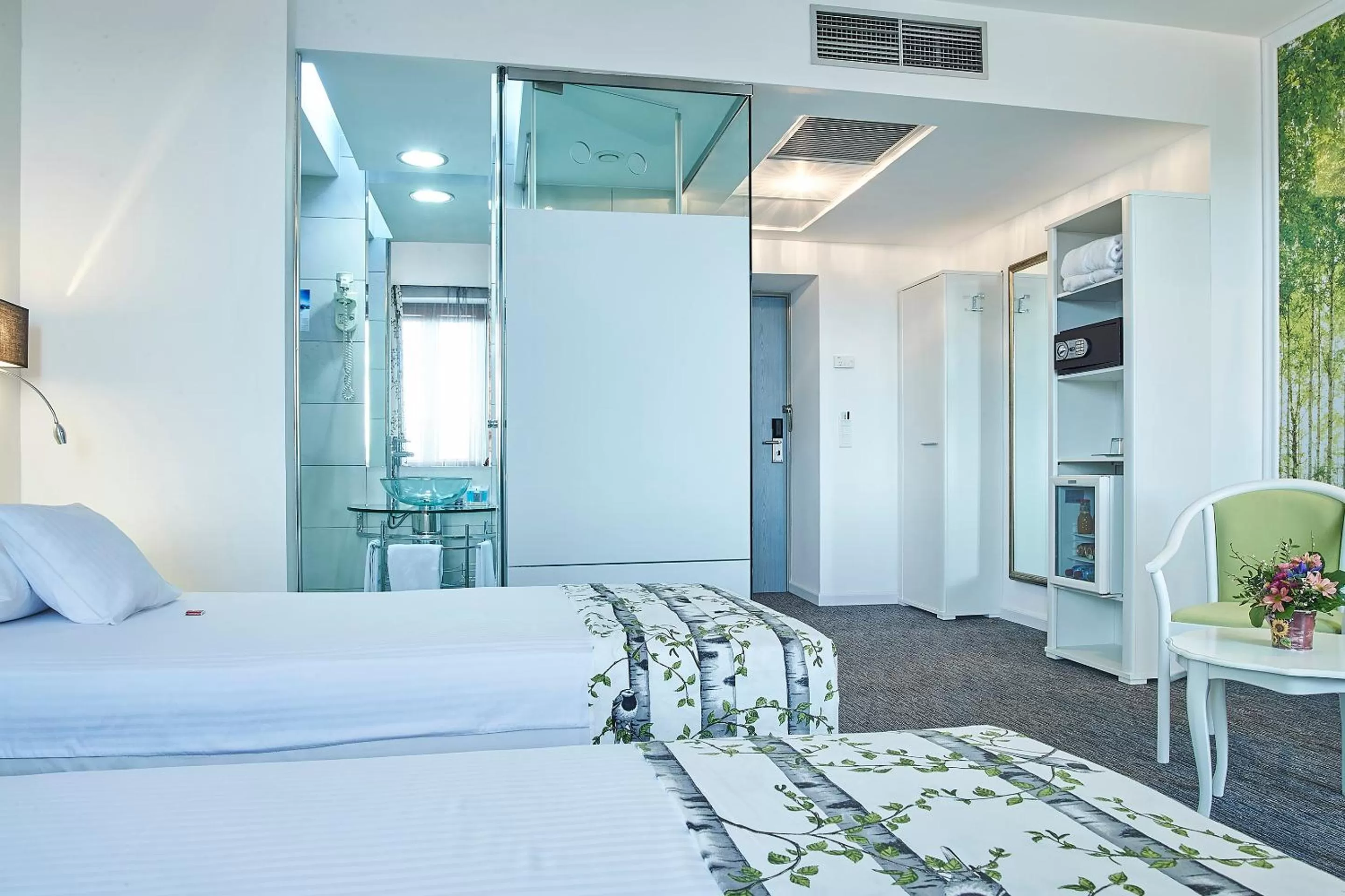 Bathroom, Bed in Continental Forum Sibiu