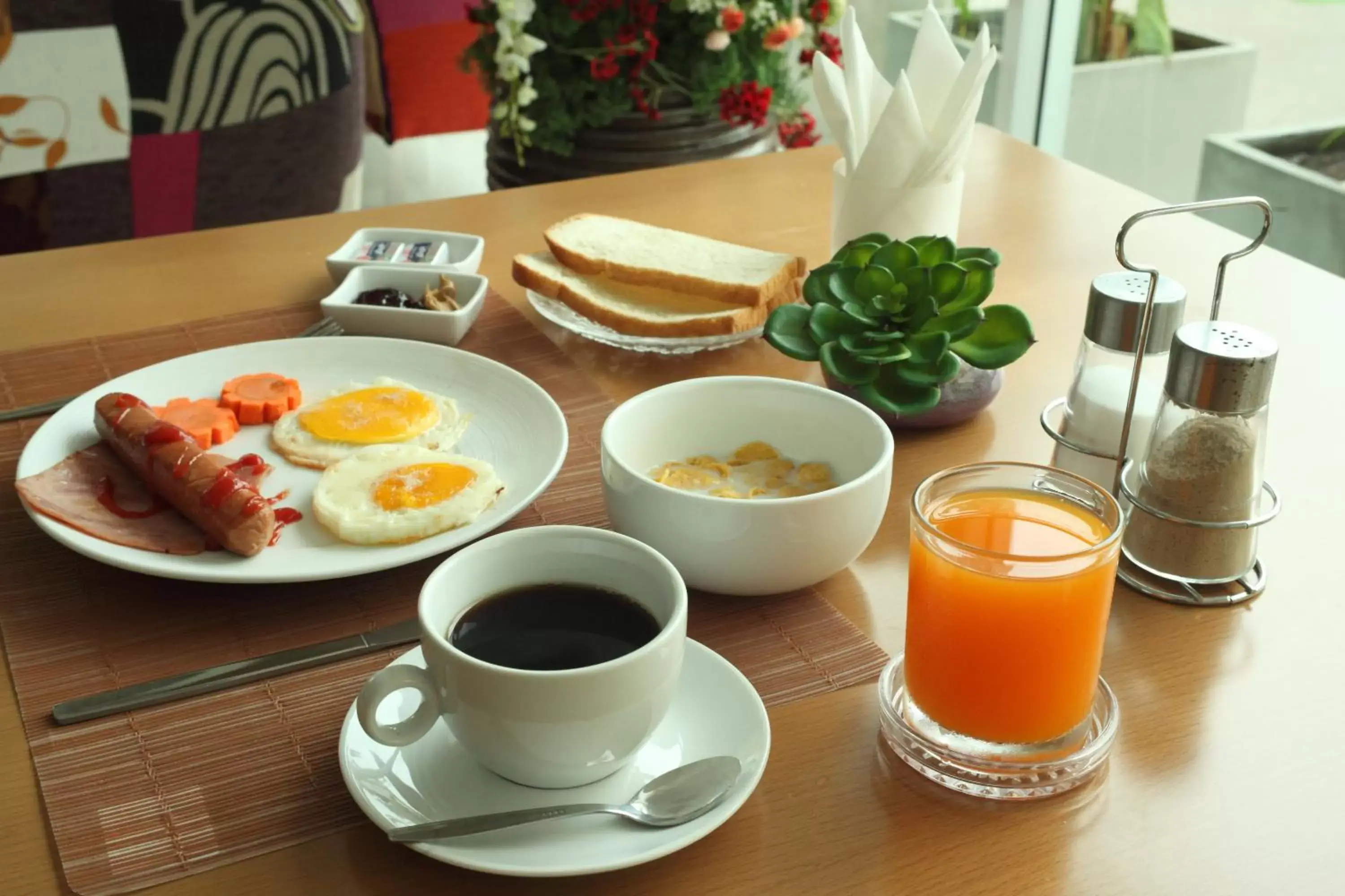 Restaurant/places to eat, Breakfast in Prom Ratchada Hotel - SHA Plus