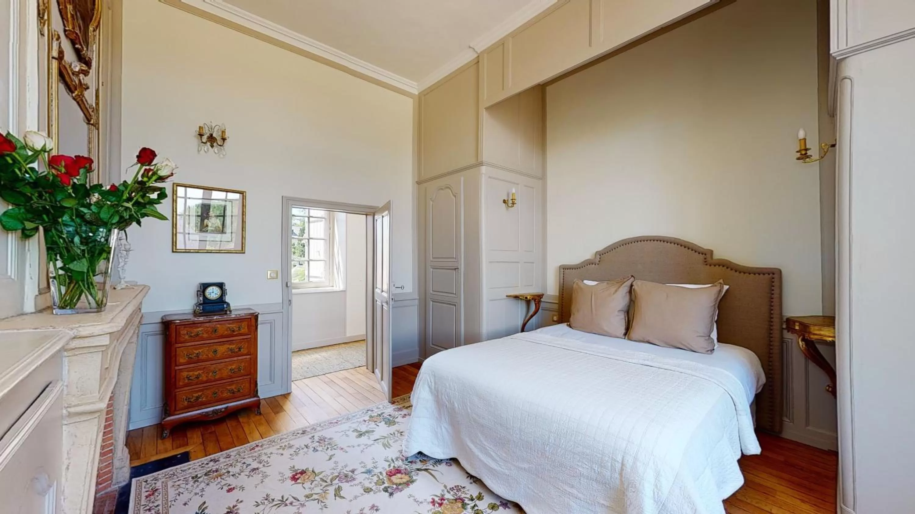 Photo of the whole room, Bed in La Templerie