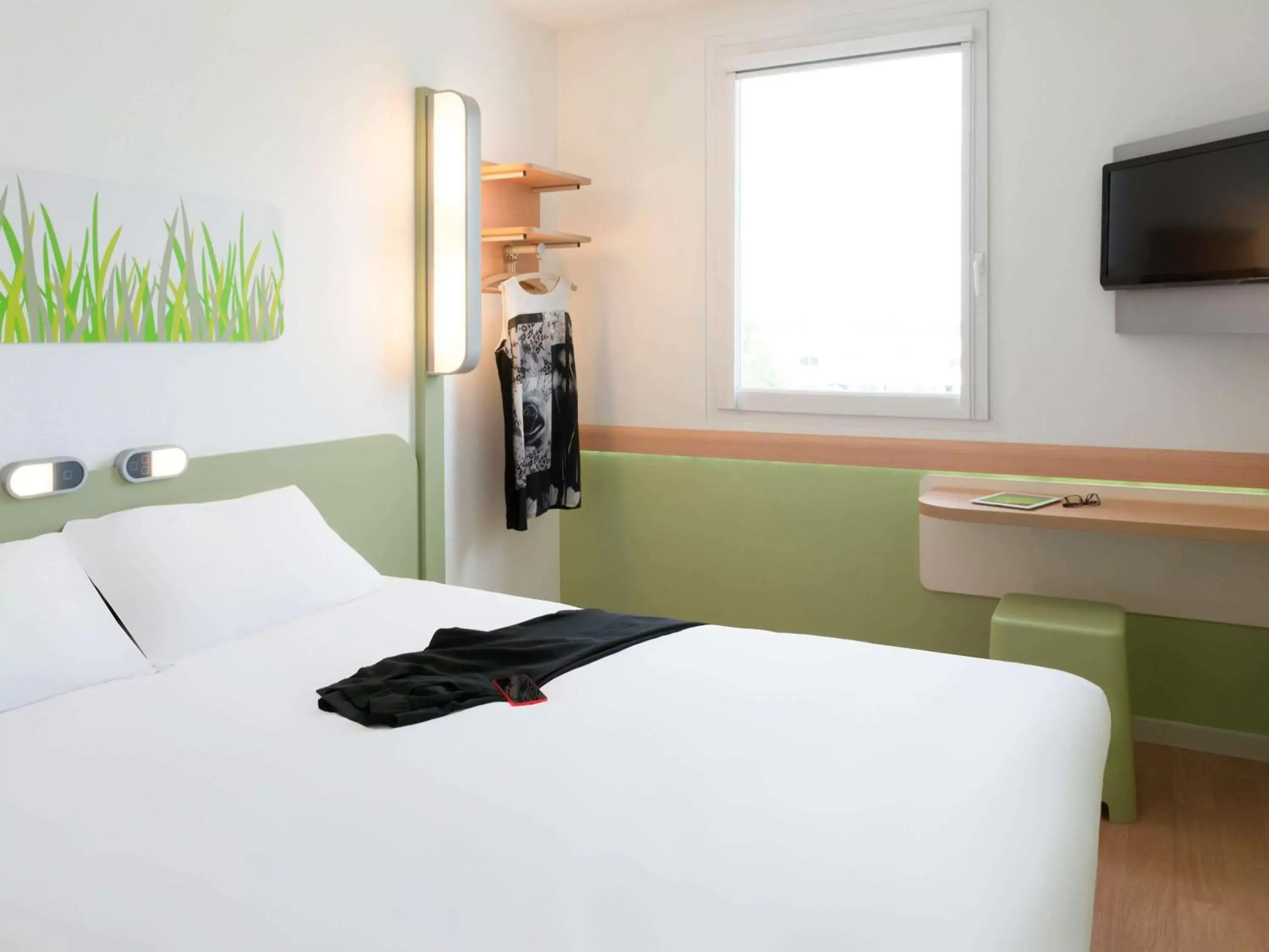 Photo of the whole room, Bed in Hotel Ibis Budget Lyon Eurexpo -