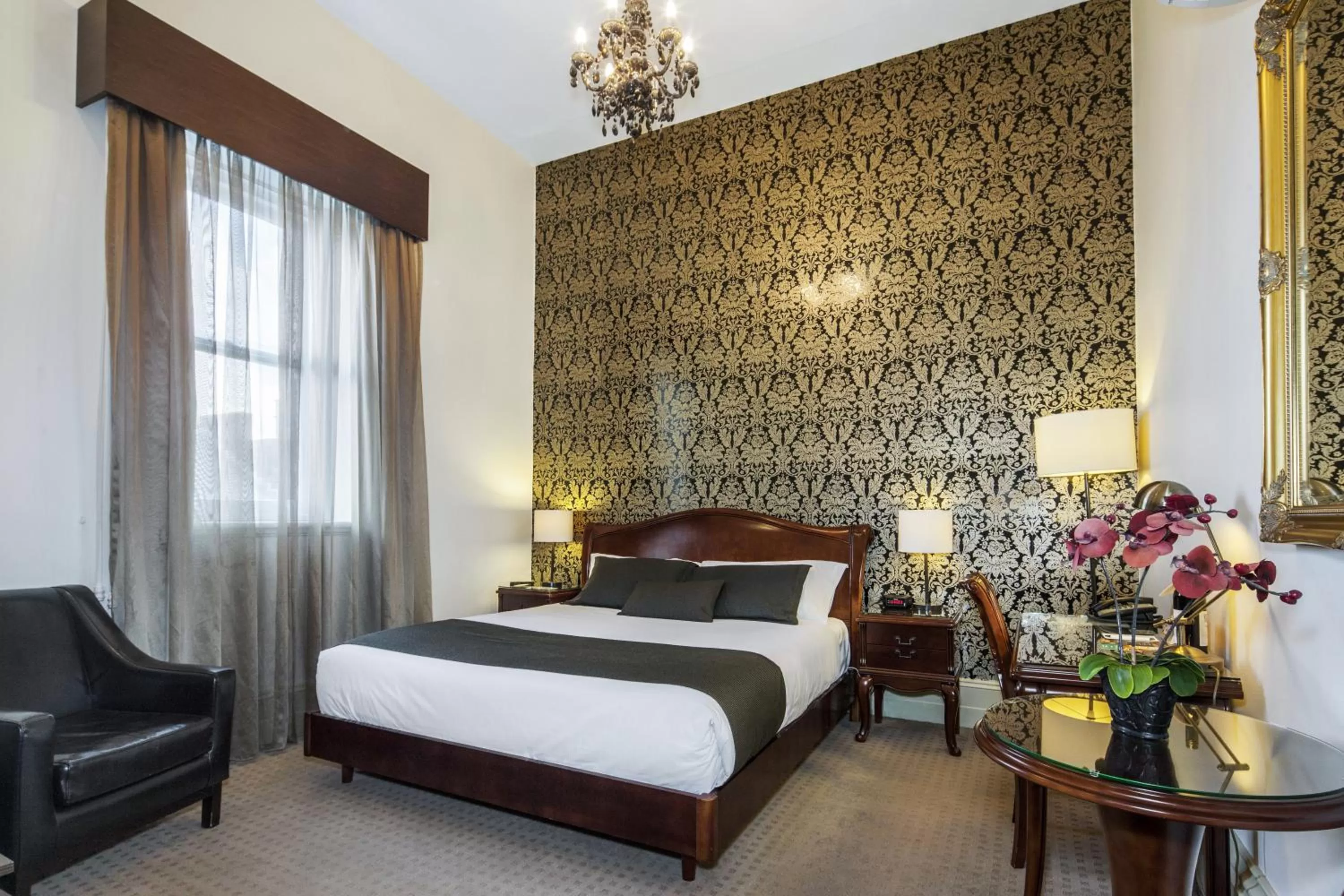 Executive King Room with Spa Bath in Quality Inn Heritage on Lydiard