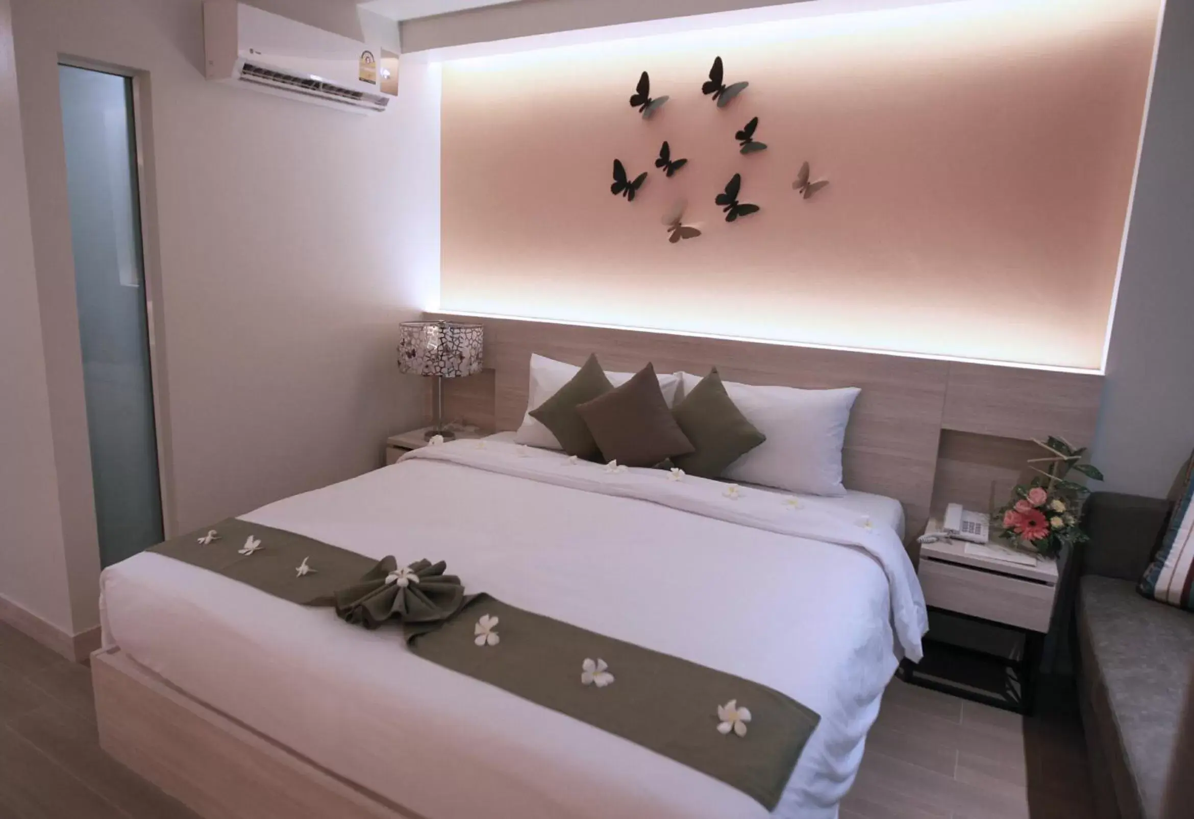 Bedroom, Bed in Levana Pattaya Hotel - SHA Extra Plus