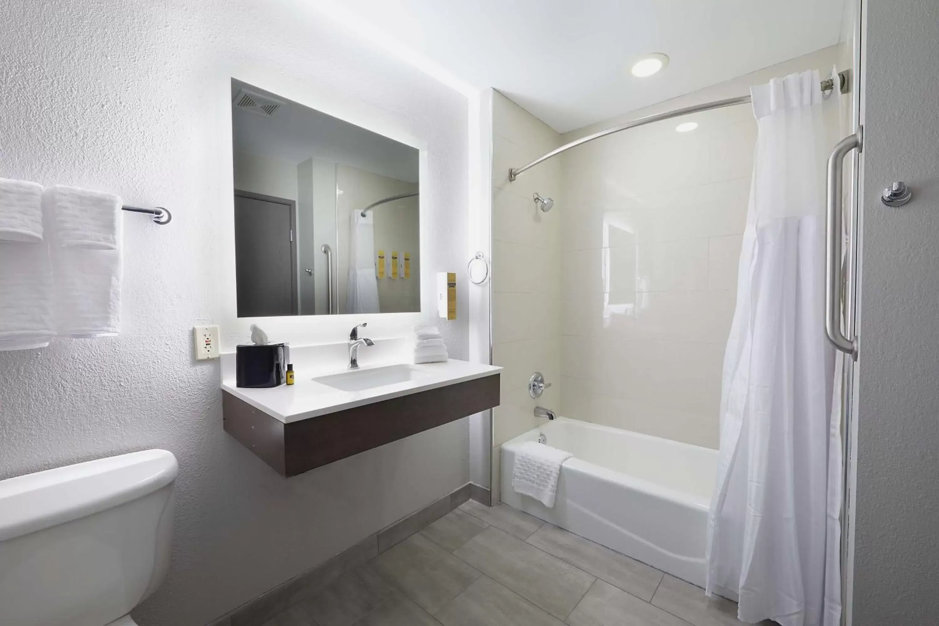 Bathroom in Best Western Plus Bourbonnais Hotel & Suites