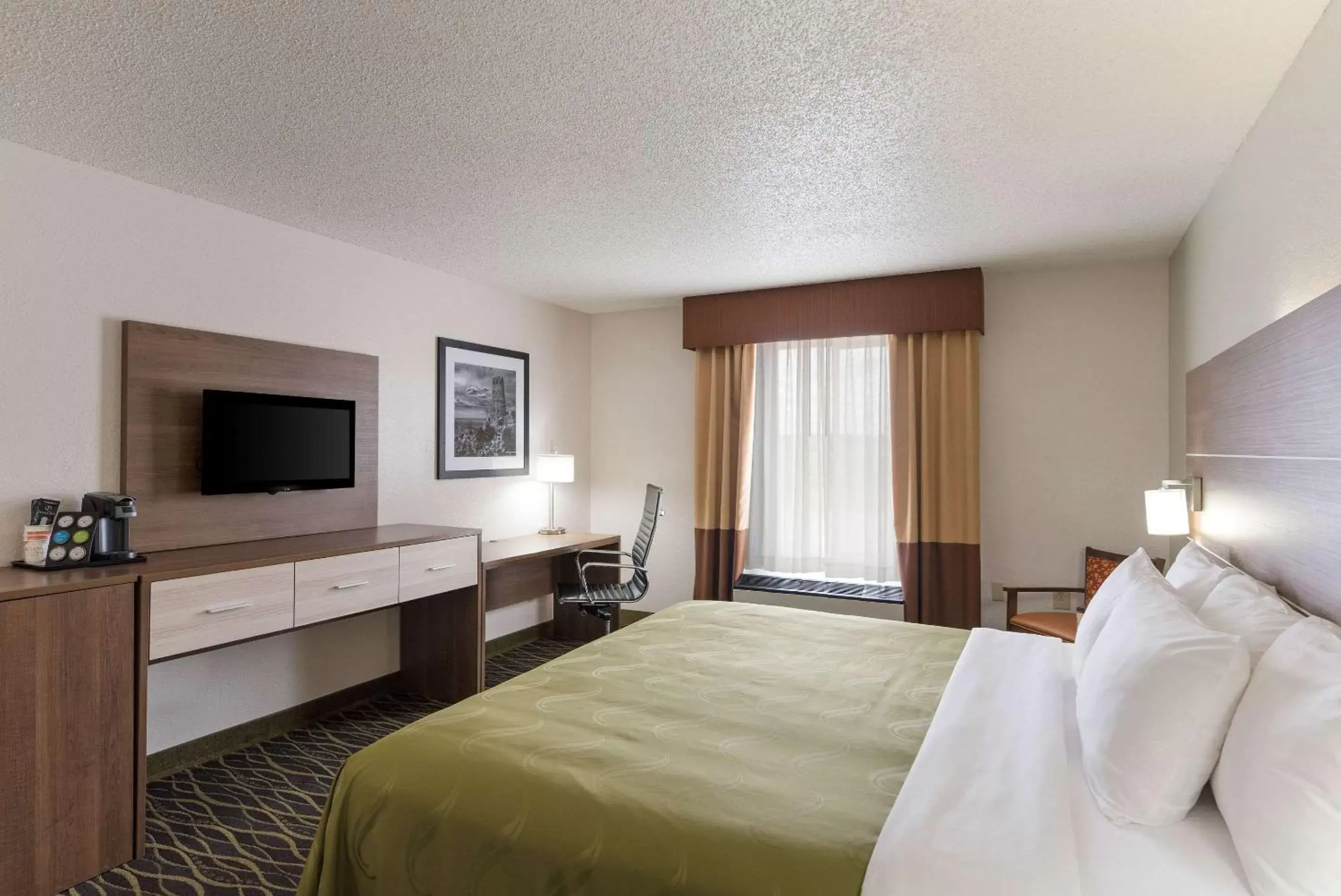 Photo of the whole room, Bed in Quality Inn Williams Near Grand Canyon Photo of the whole room, Bed in Quality Inn Williams Near Grand Canyon