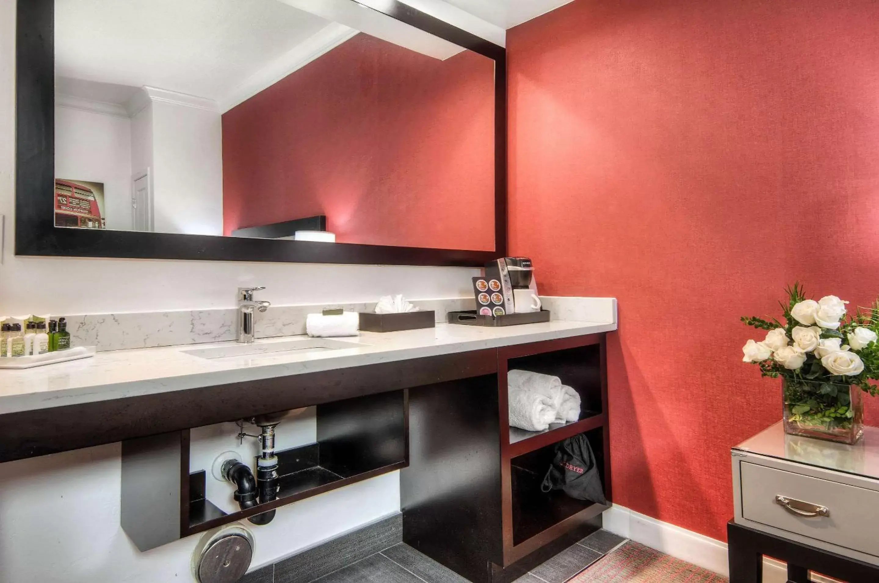 Photo of the whole room, Bathroom in Aggie Inn, Ascend Hotel Collection