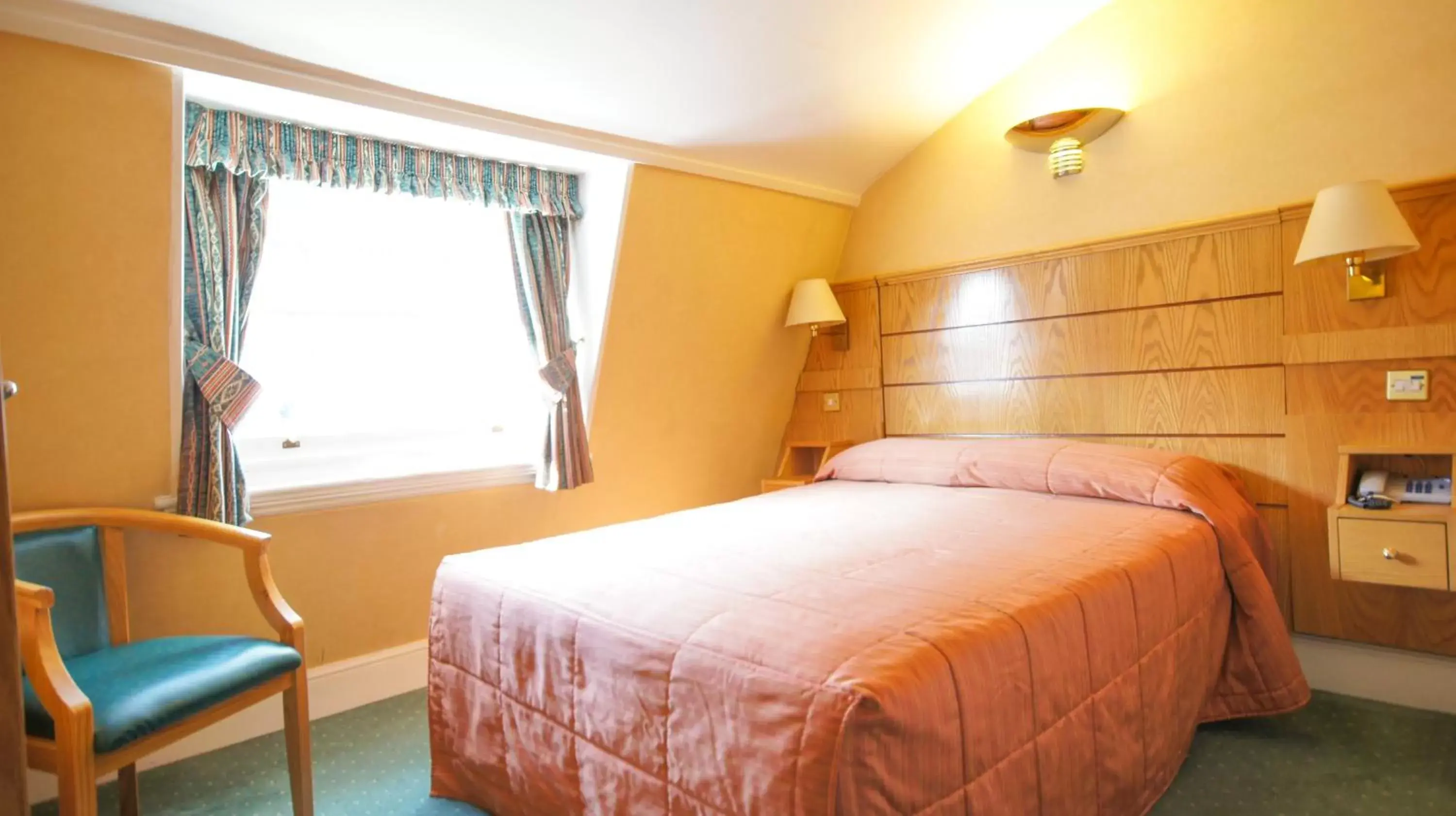 Double Room in The Nayland Hotel
