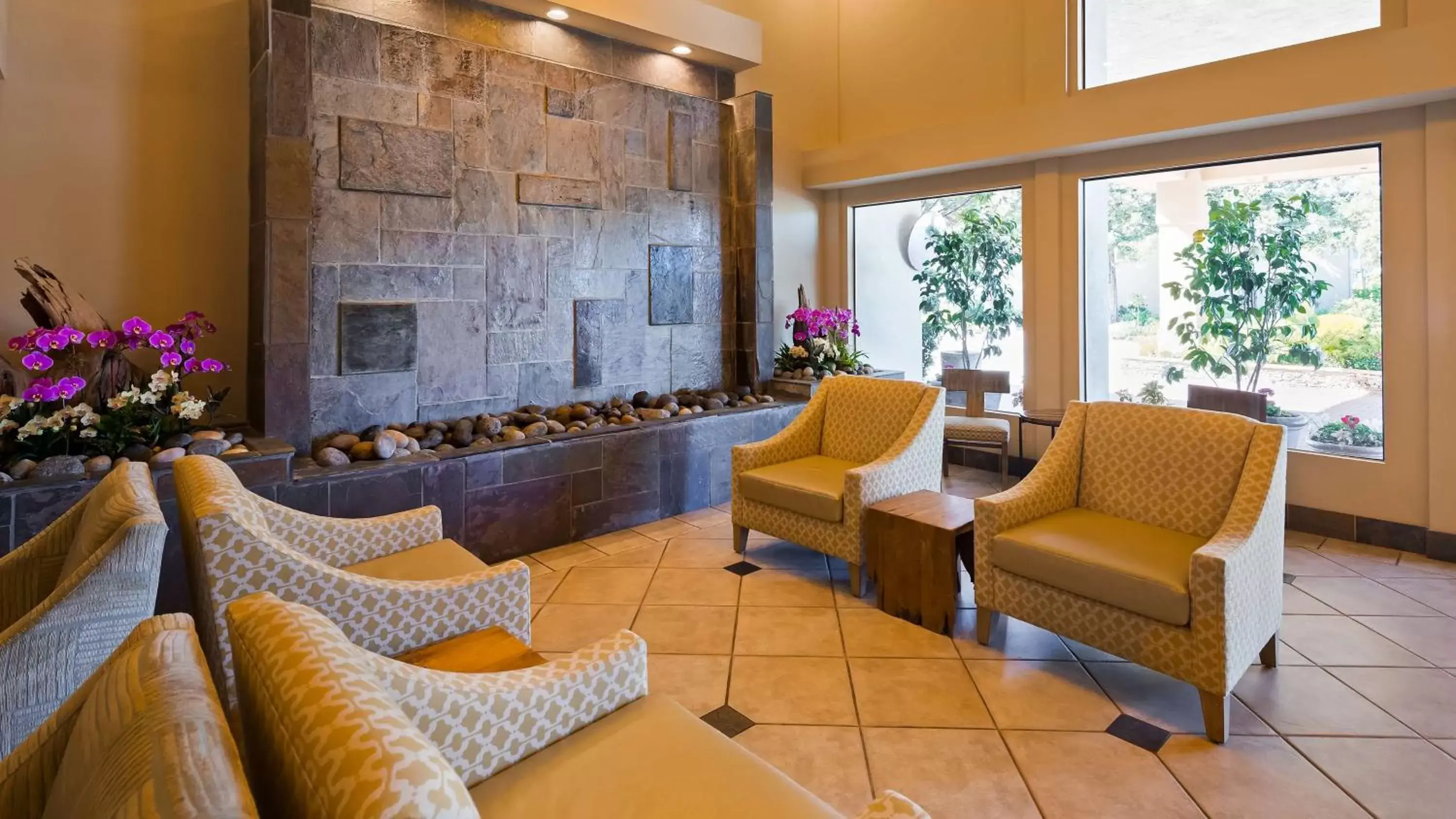 Lobby or reception, Seating Area in Best Western Plus Monterey Inn