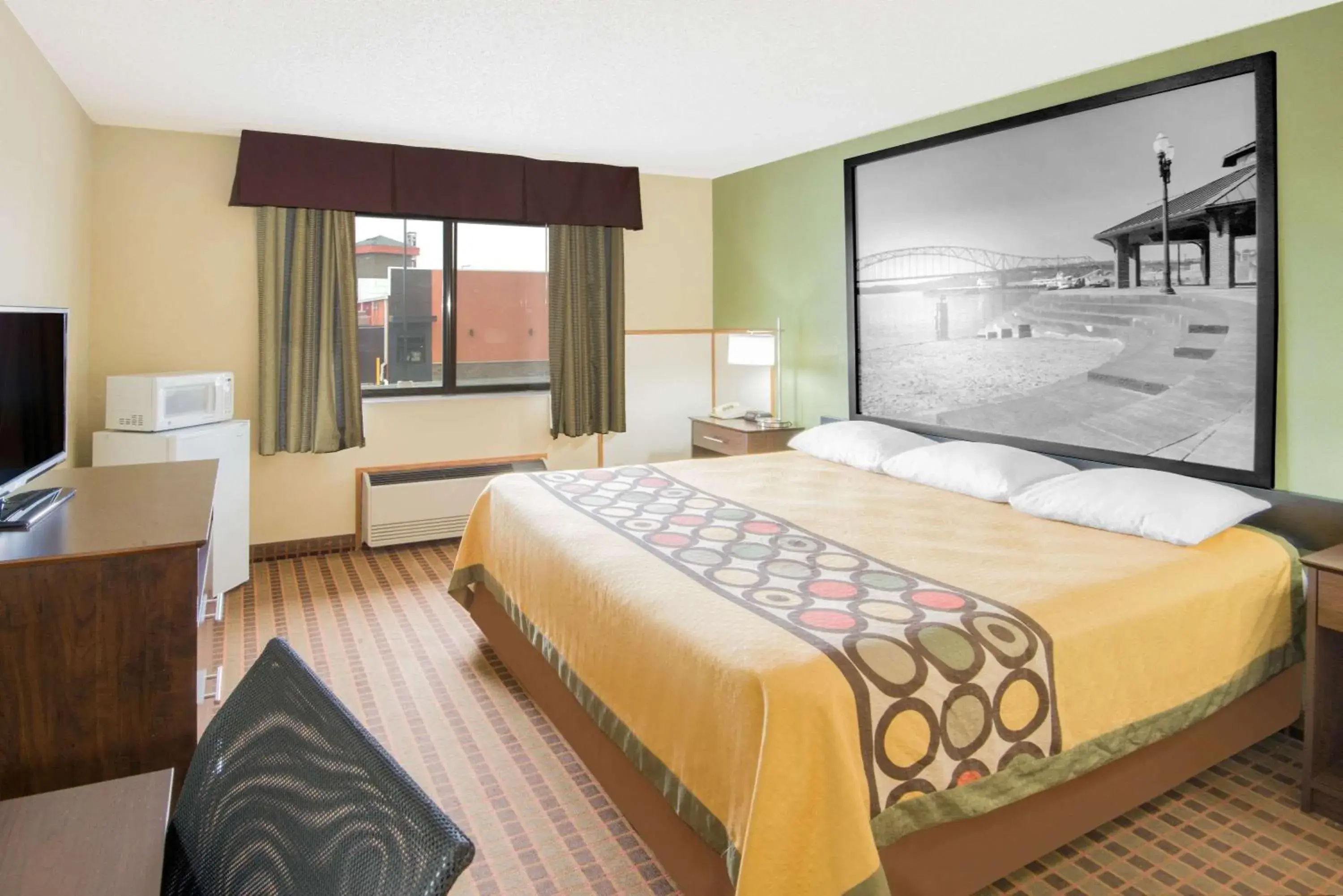 Photo of the whole room, Bed in Super 8 by Wyndham Story City