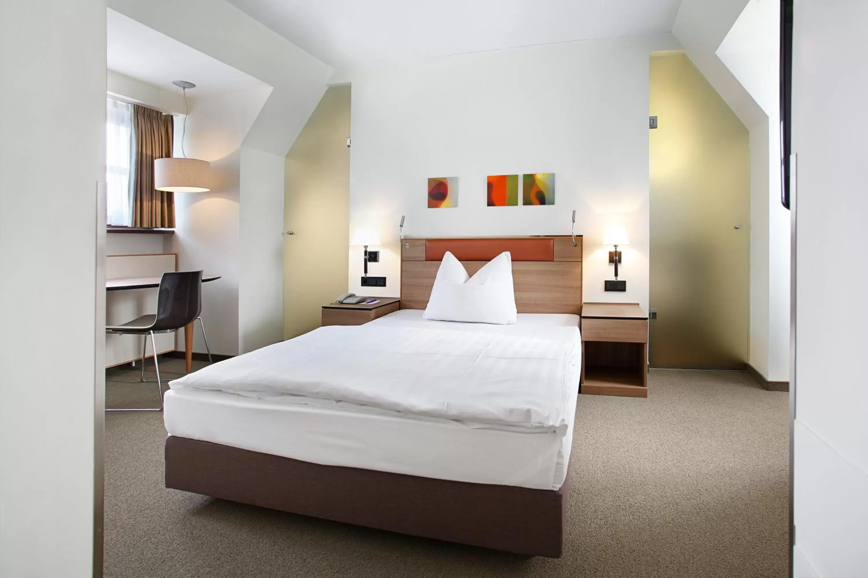 Photo of the whole room, Bed in Hotel am Jakobsmarkt Photo of the whole room, Bed in Hotel am Jakobsmarkt