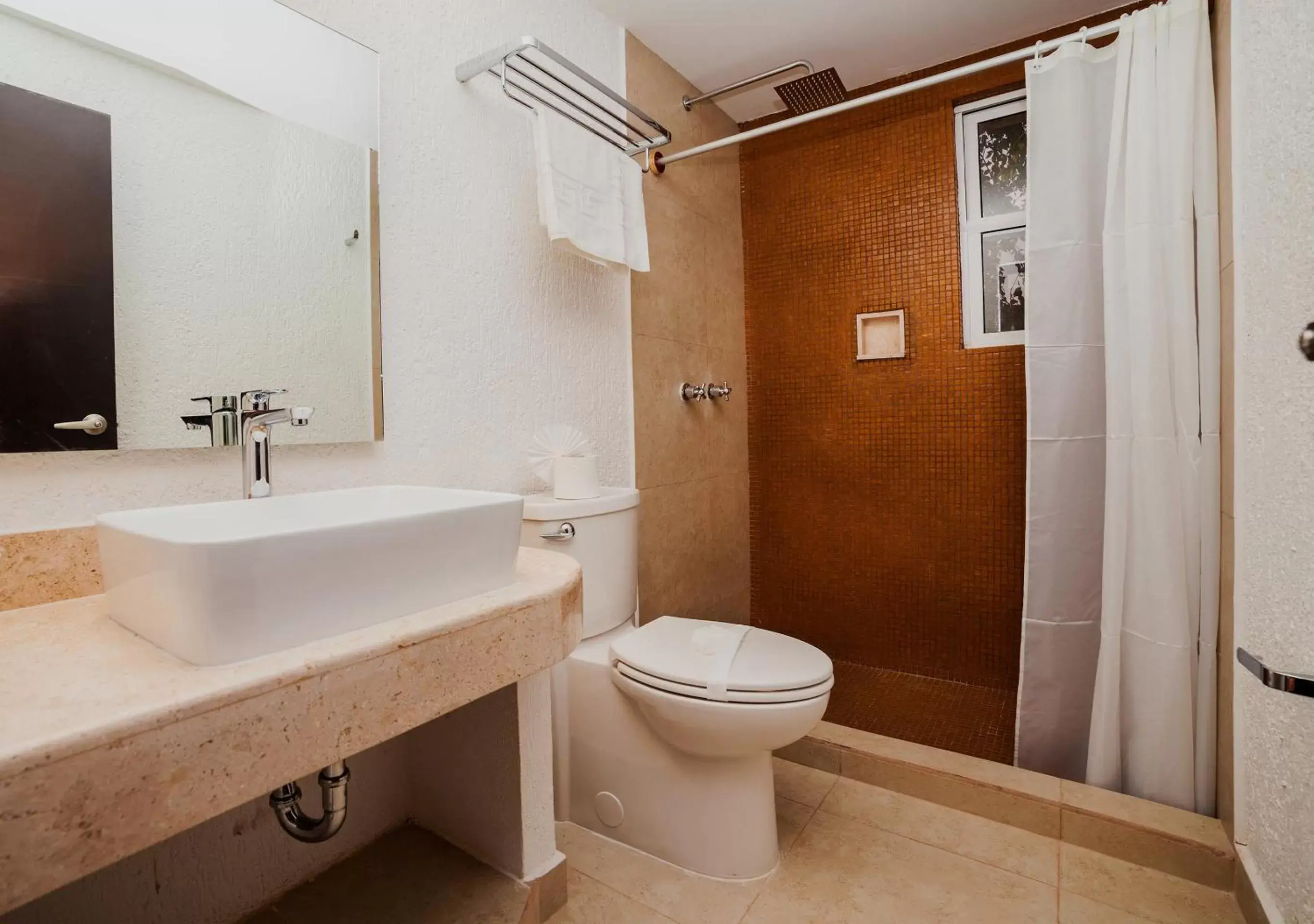 Bathroom in Tukan Hotel Playa del Carmen