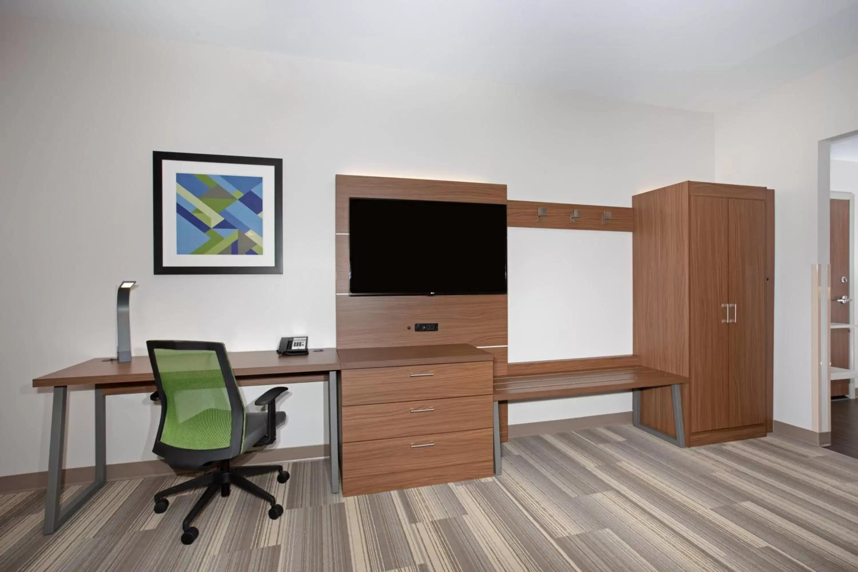 Photo of the whole room, TV/Entertainment Center in Holiday Inn Express & Suites Sioux City North - Event Center, an IHG Hotel