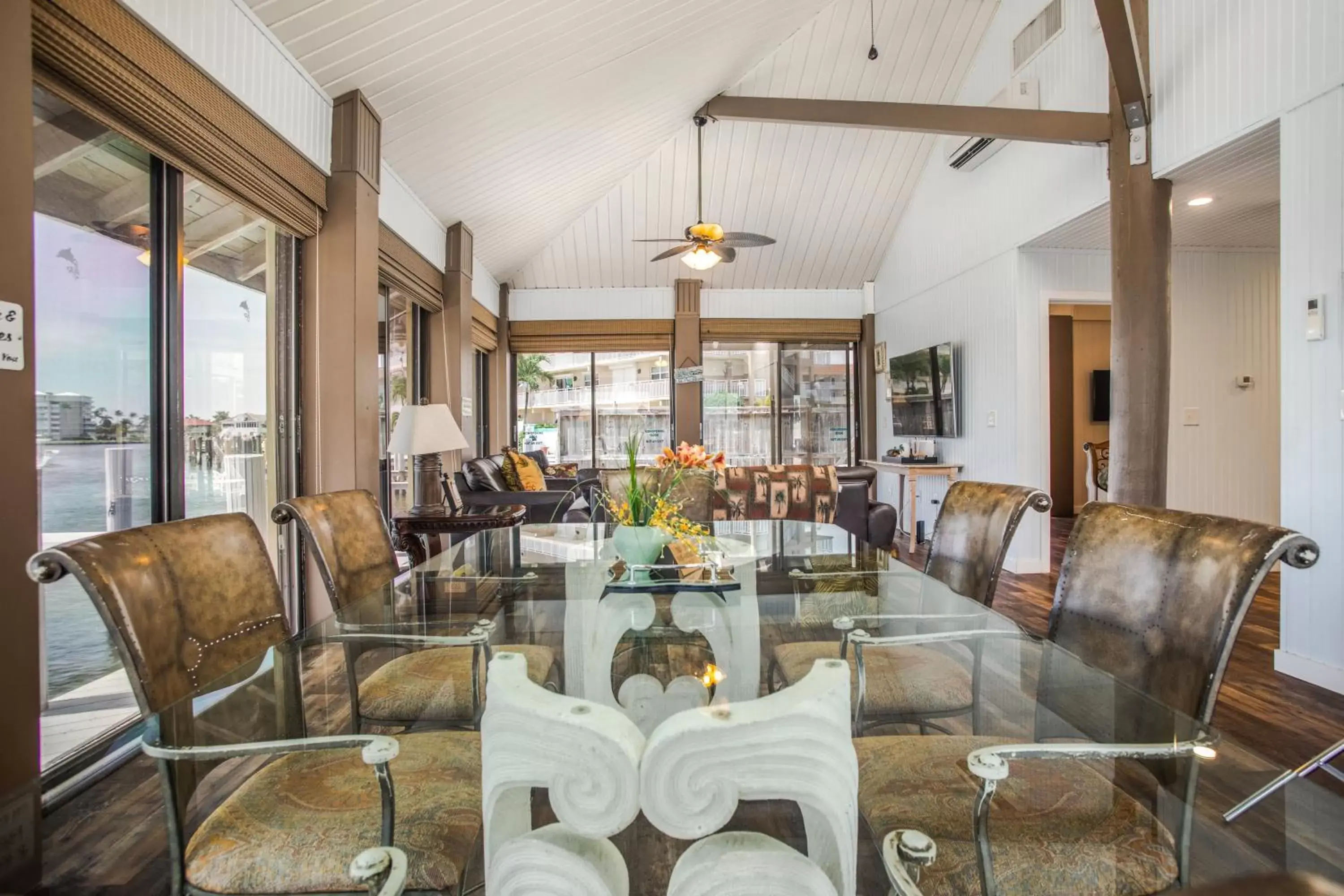 Living room, Seating Area in The BoatHouse