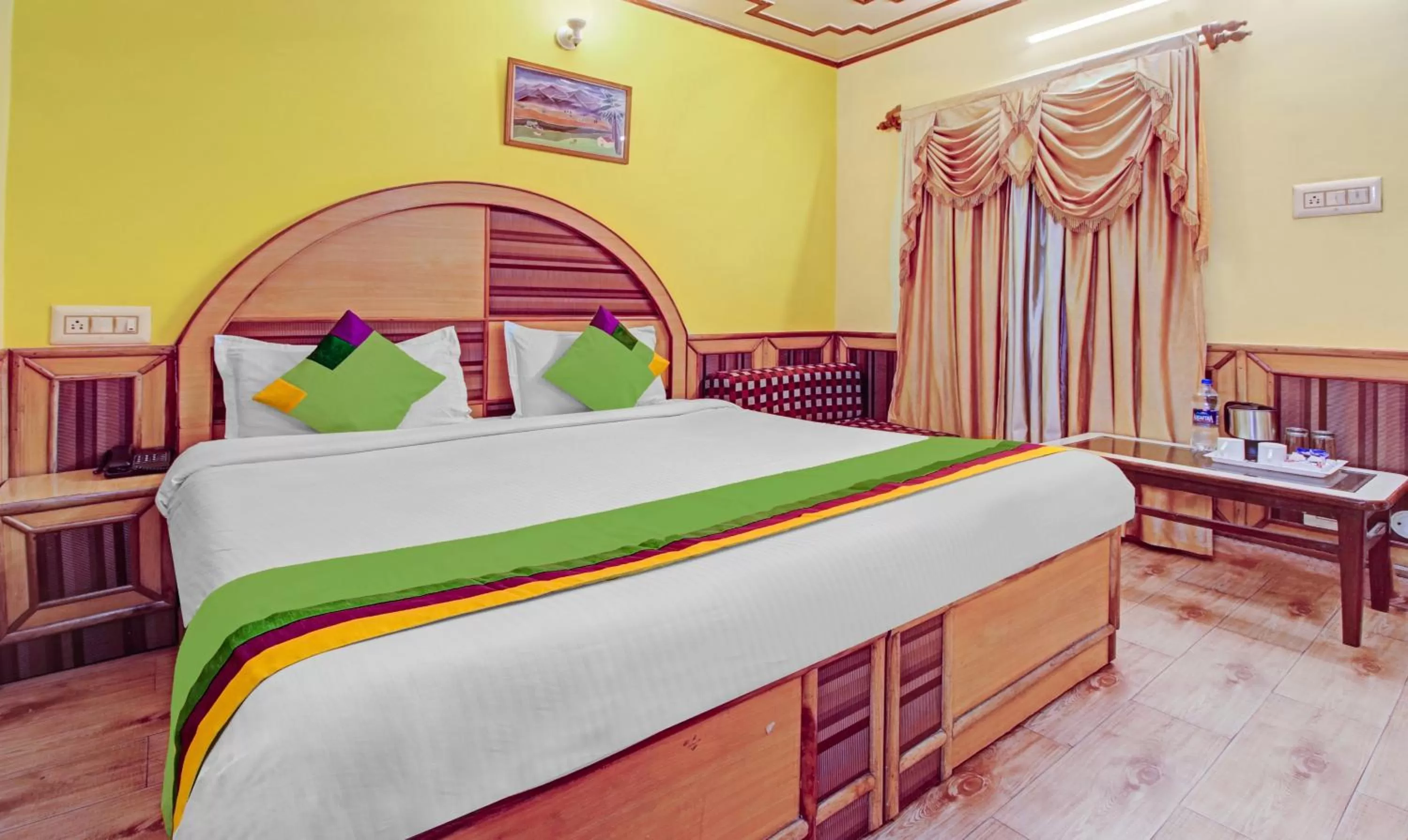 Treebo Greenland, Mall Road