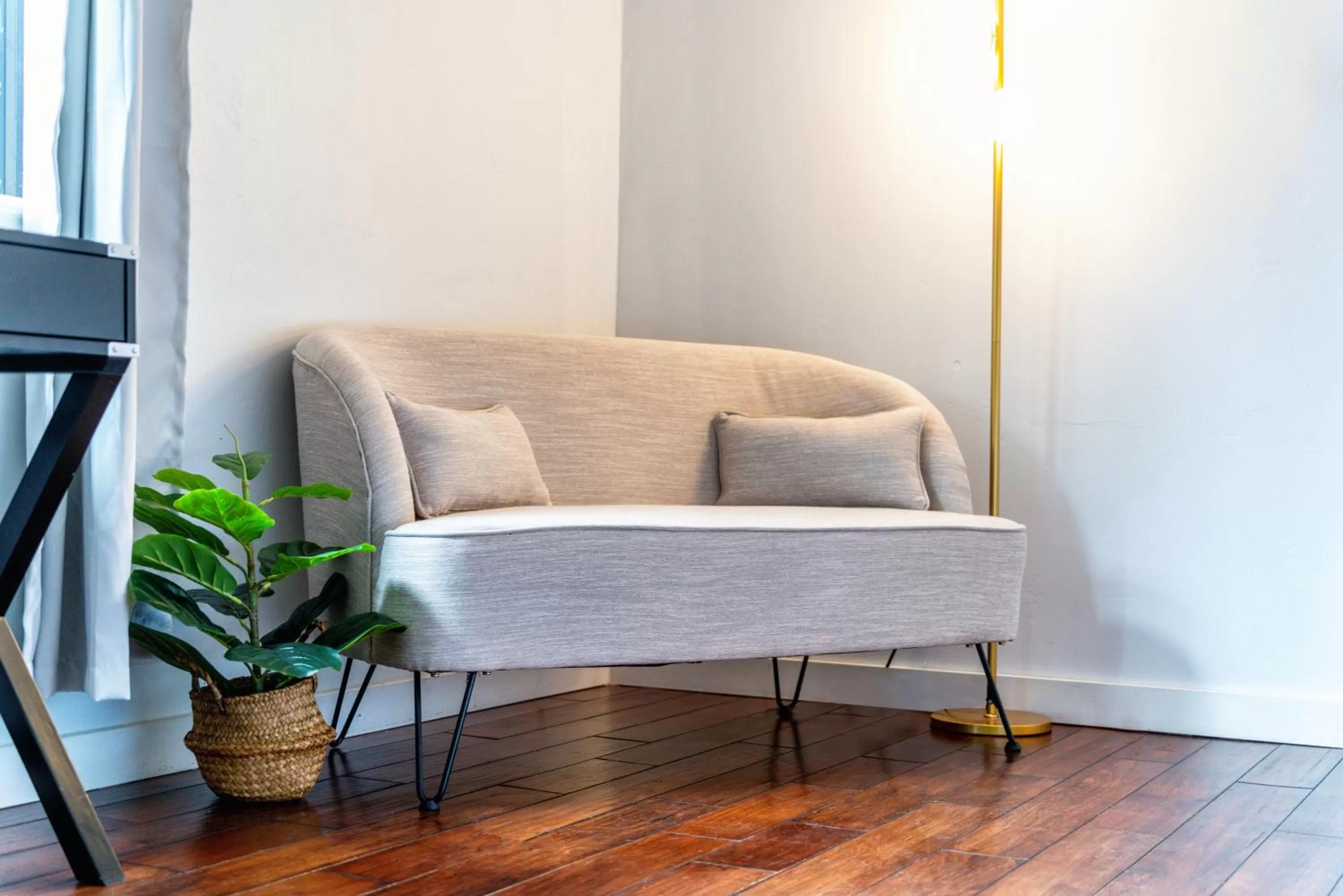 Living room in Agate Cove Inn