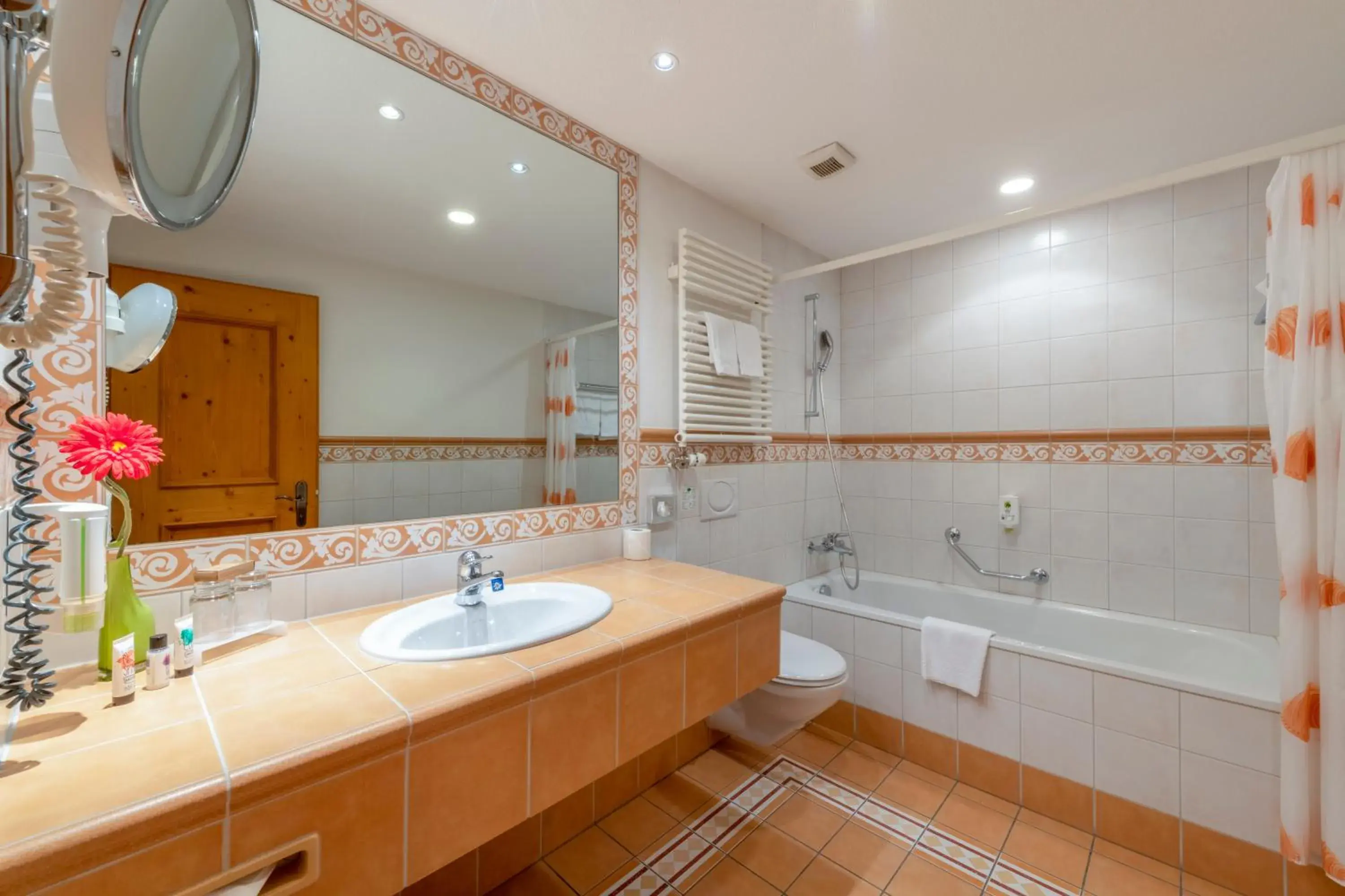 Shower, Bathroom in Derby Swiss Quality Hotel