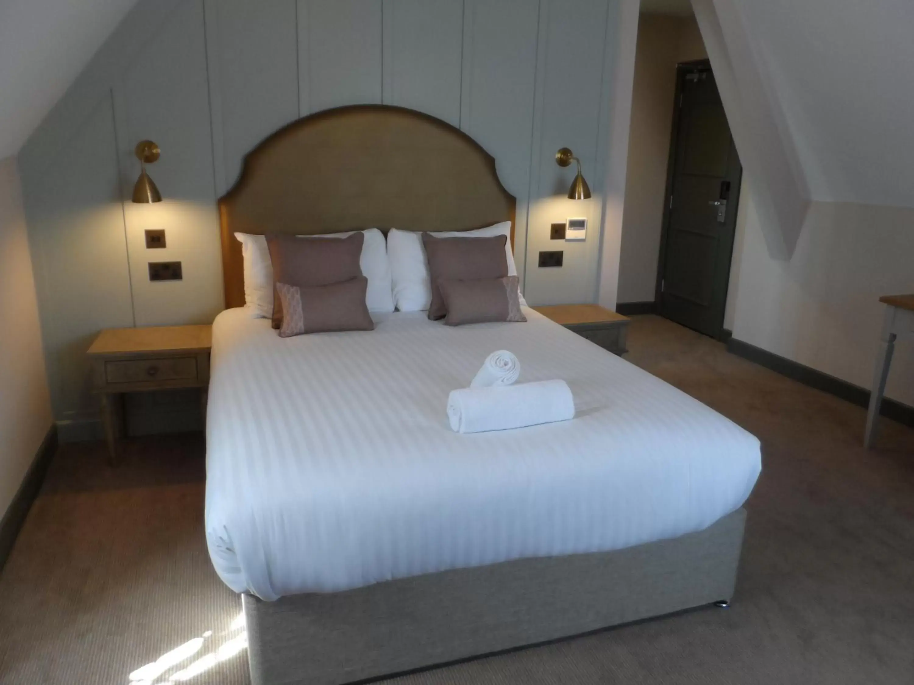 Photo of the whole room, Bed in Stanton House Hotel