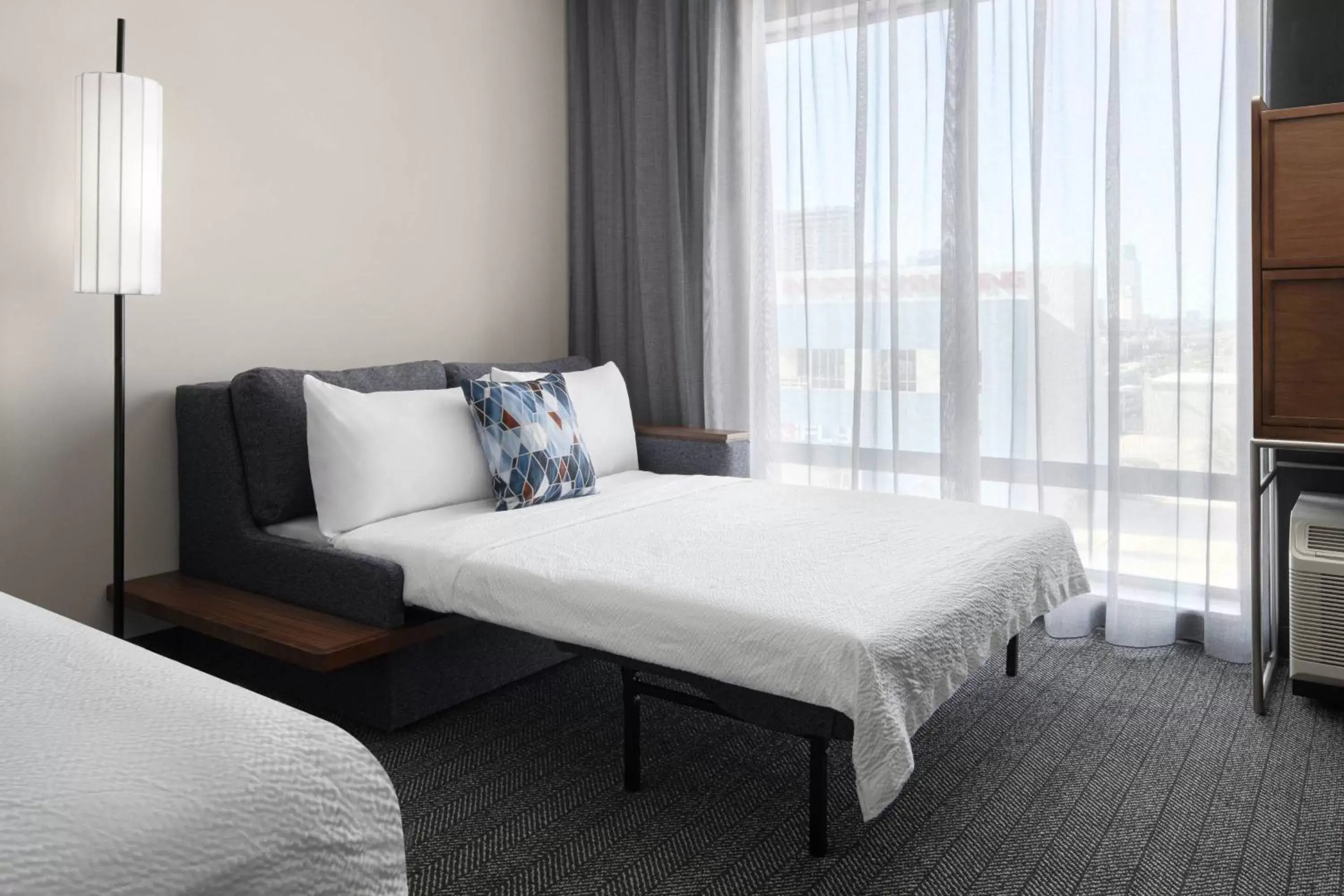 Photo of the whole room, Bed in Courtyard by Marriott Houston I-10 West/Memorial