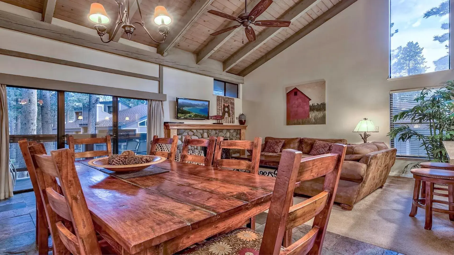 Dining Area in Lakeland Village at Heavenly