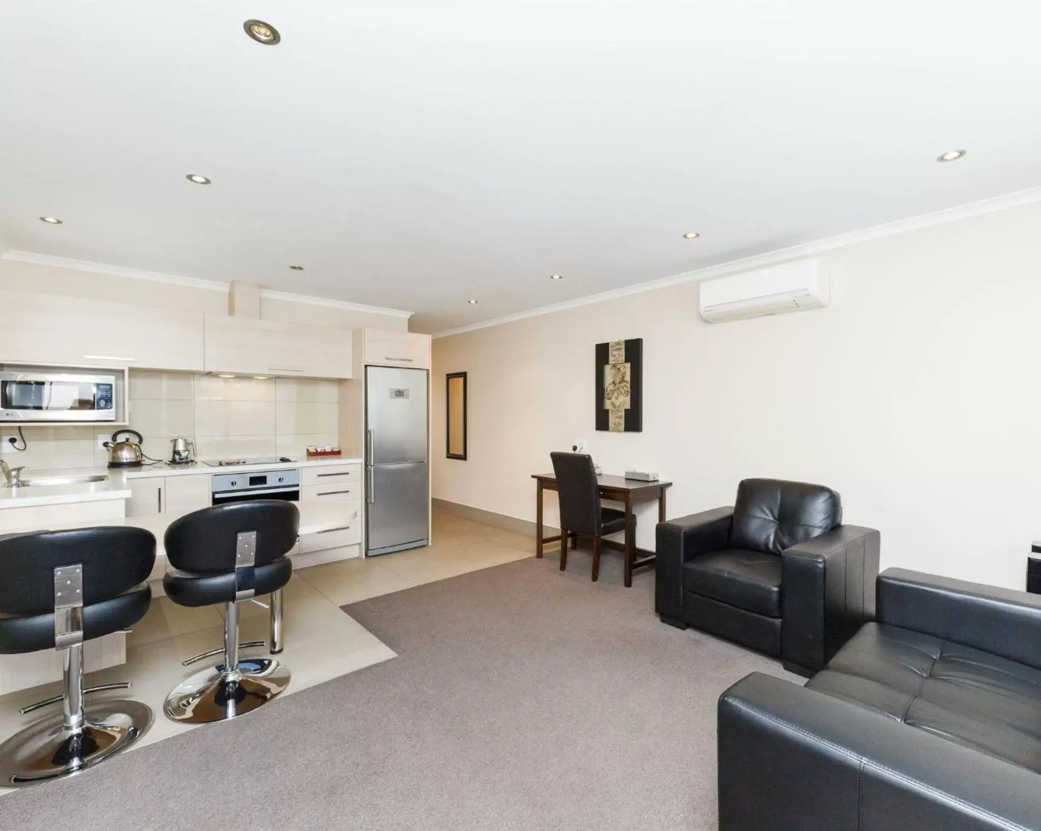 Three-Bedroom Apartment in Comfort Inn Kauri Court