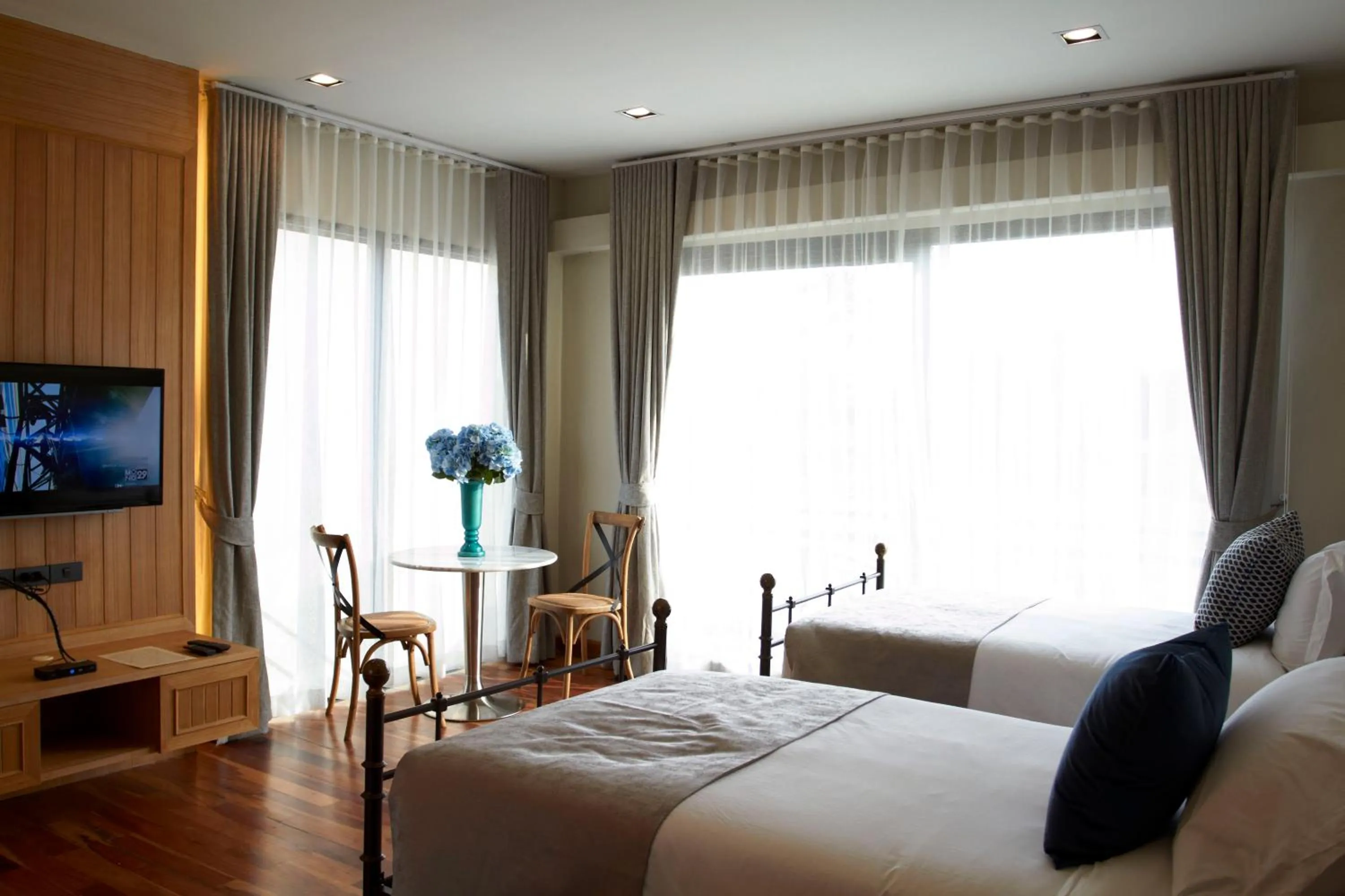 Bed in L'air Du Pran