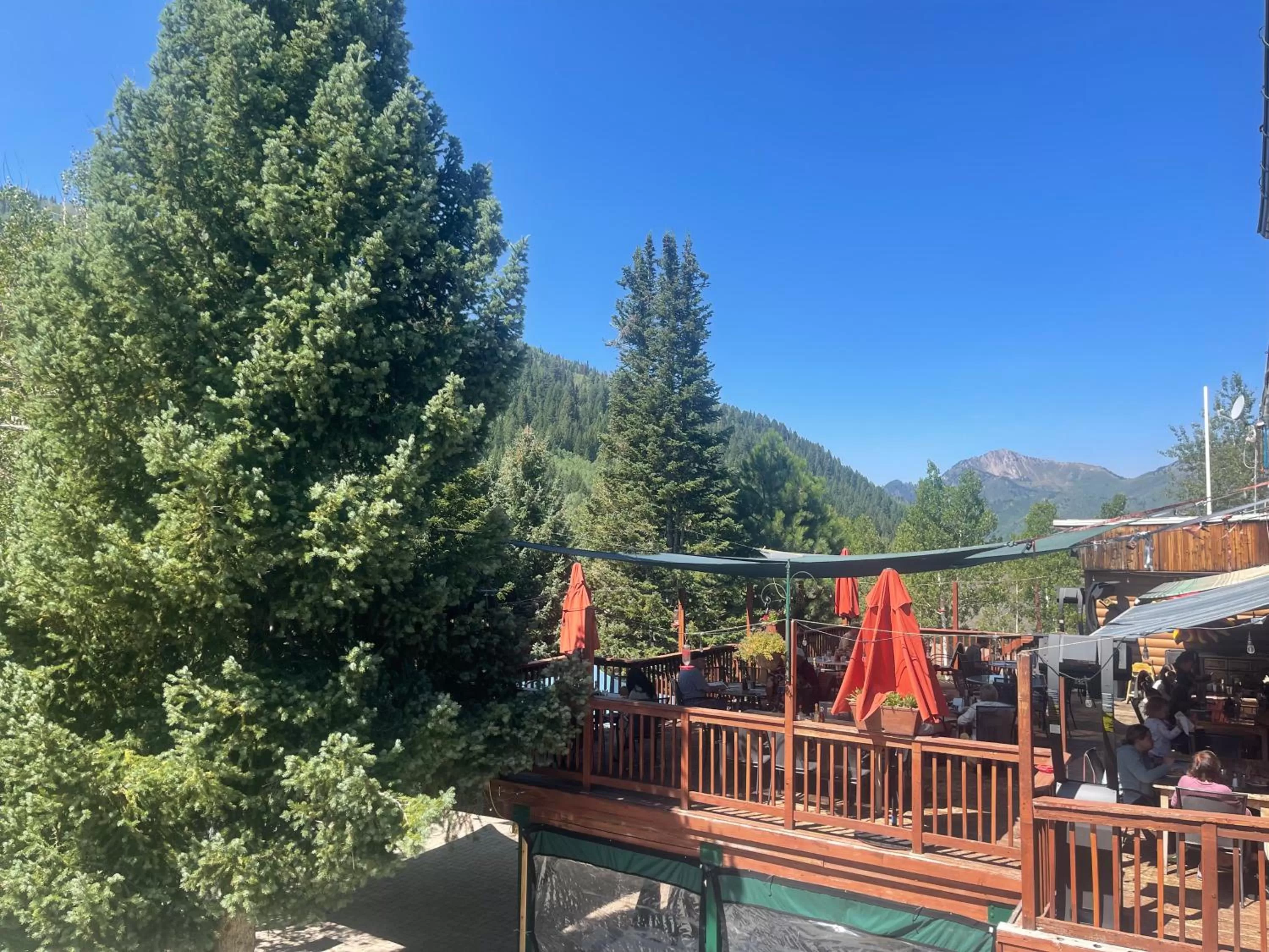 Silver Fork Lodge & Restaurant