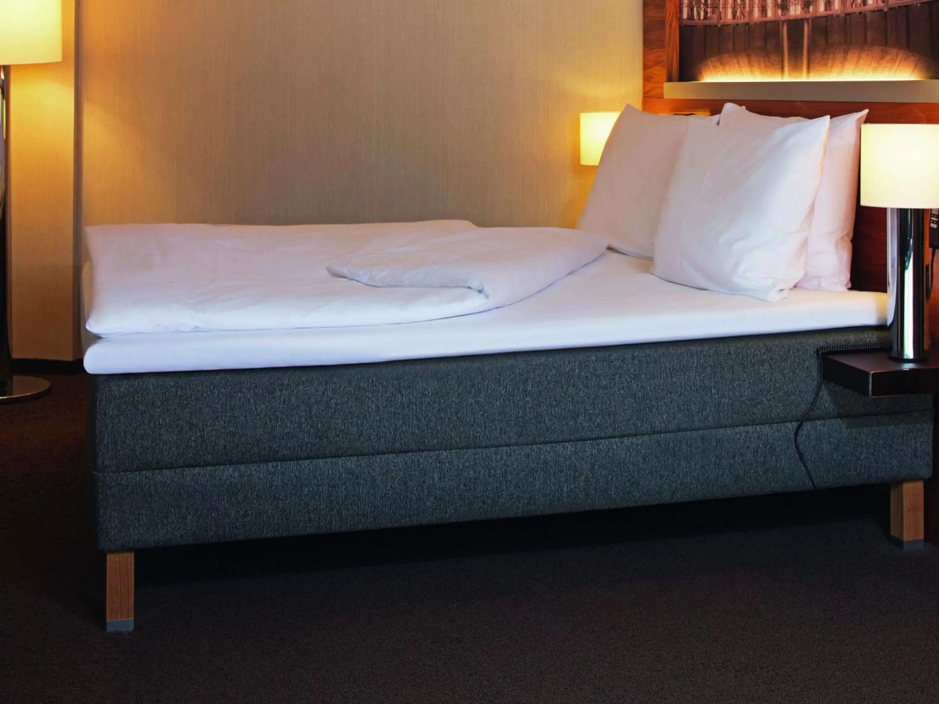 Photo of the whole room, Bed in Mövenpick Hotel Nürnberg Airport