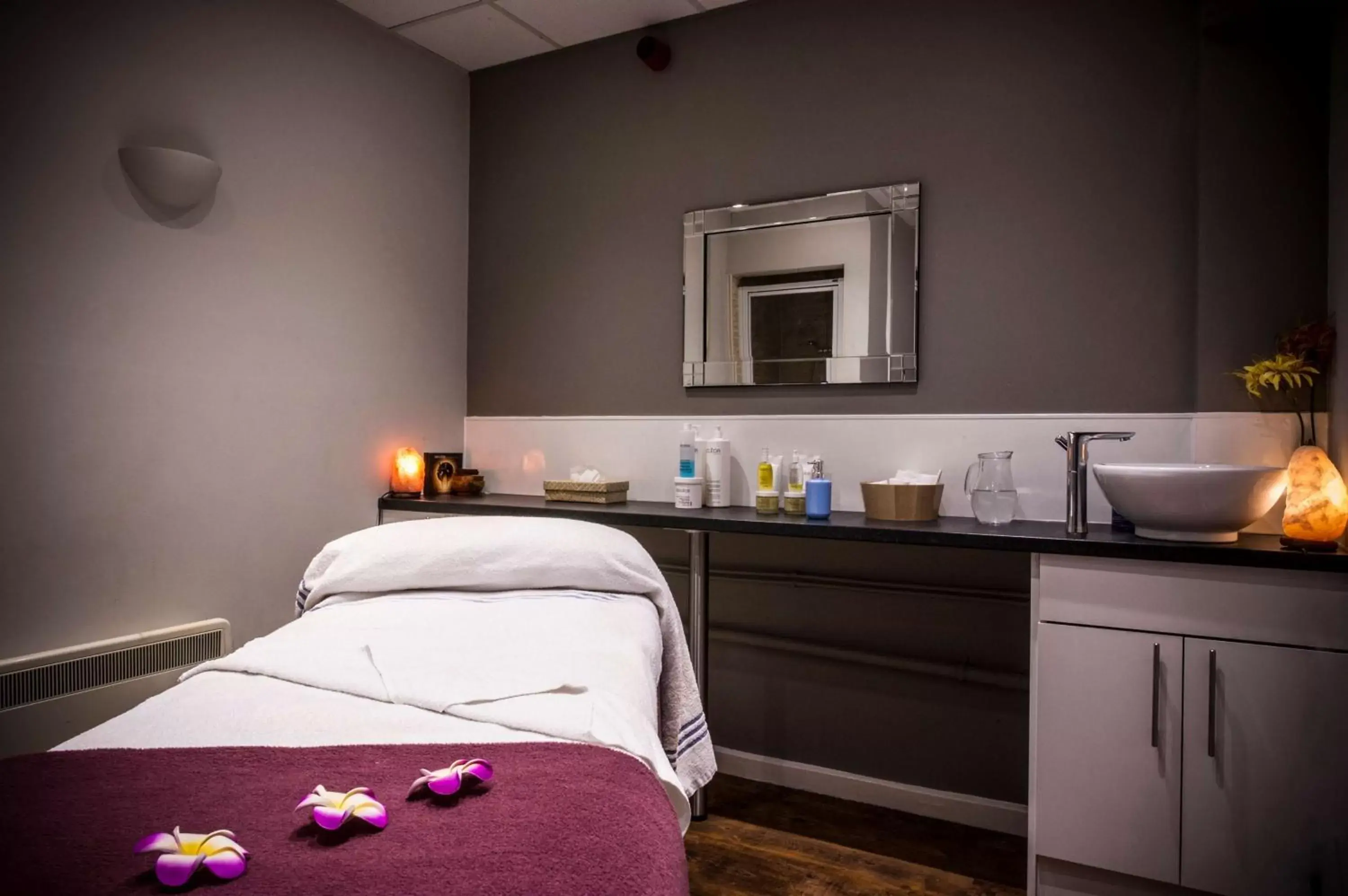 Spa and wellness centre/facilities in DoubleTree by Hilton Cheltenham