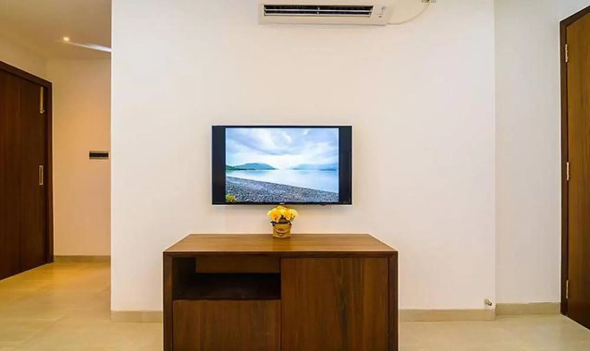 Lobby or reception, TV/Entertainment Center in Okean De Goa, Vagator