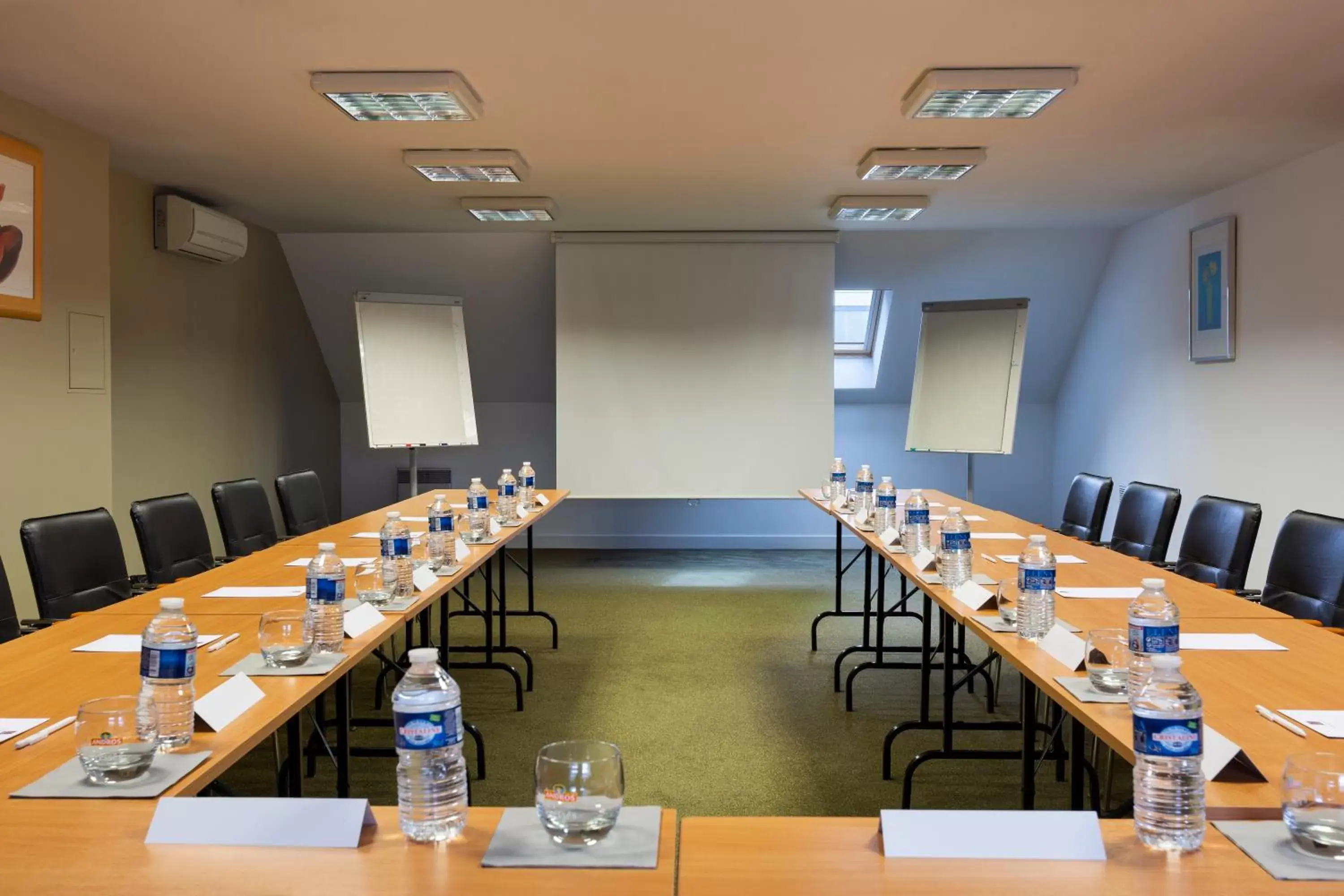 Meeting/conference room in Comfort Hotel Orleans Saran