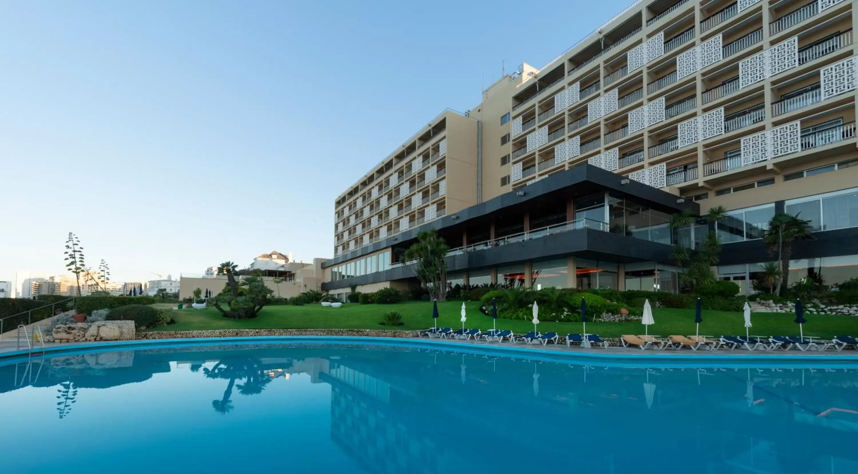 Swimming pool, Property Building in Algarve Casino Hotel