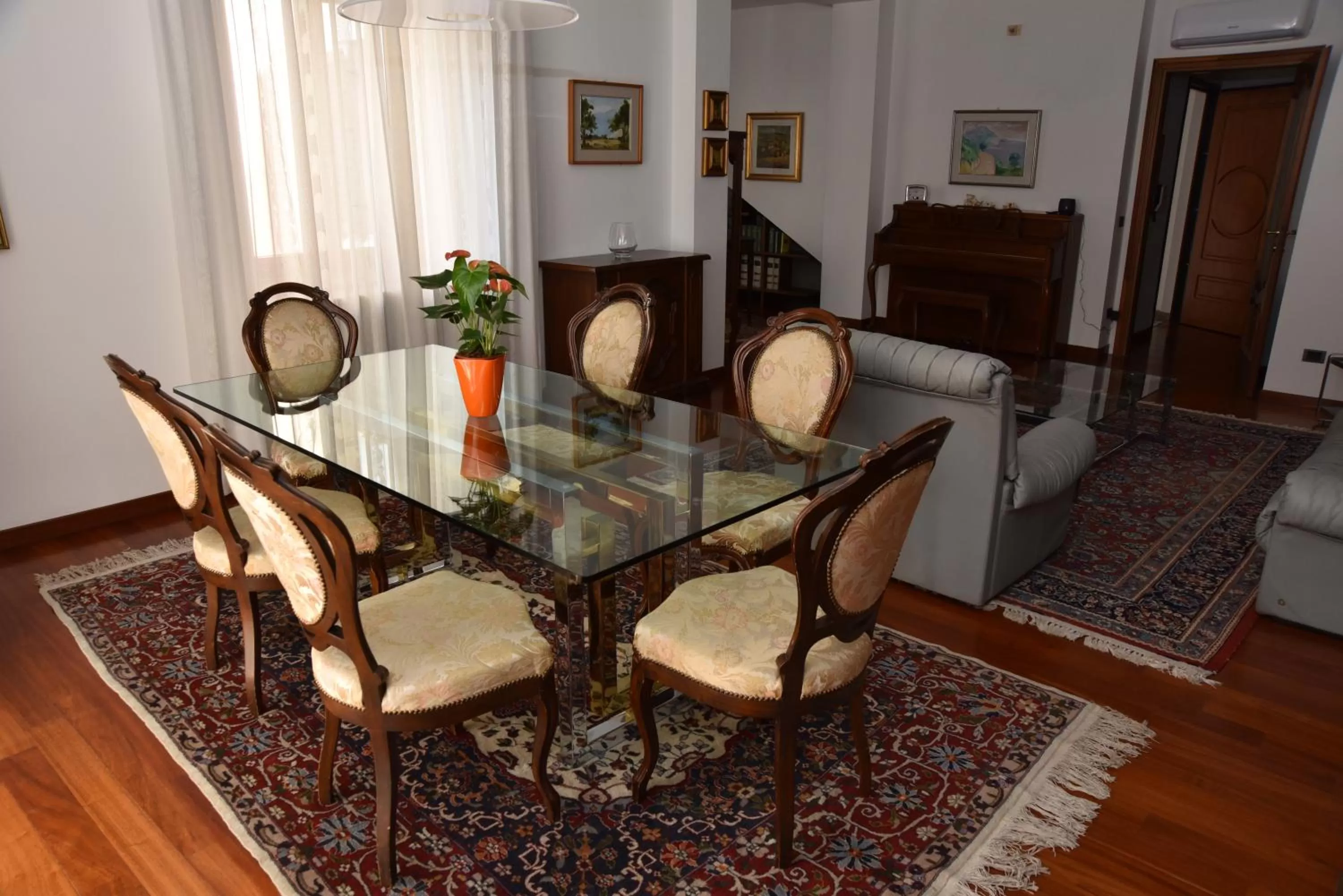 Communal lounge/ TV room, Dining Area in B&B LE DUE ISOLE