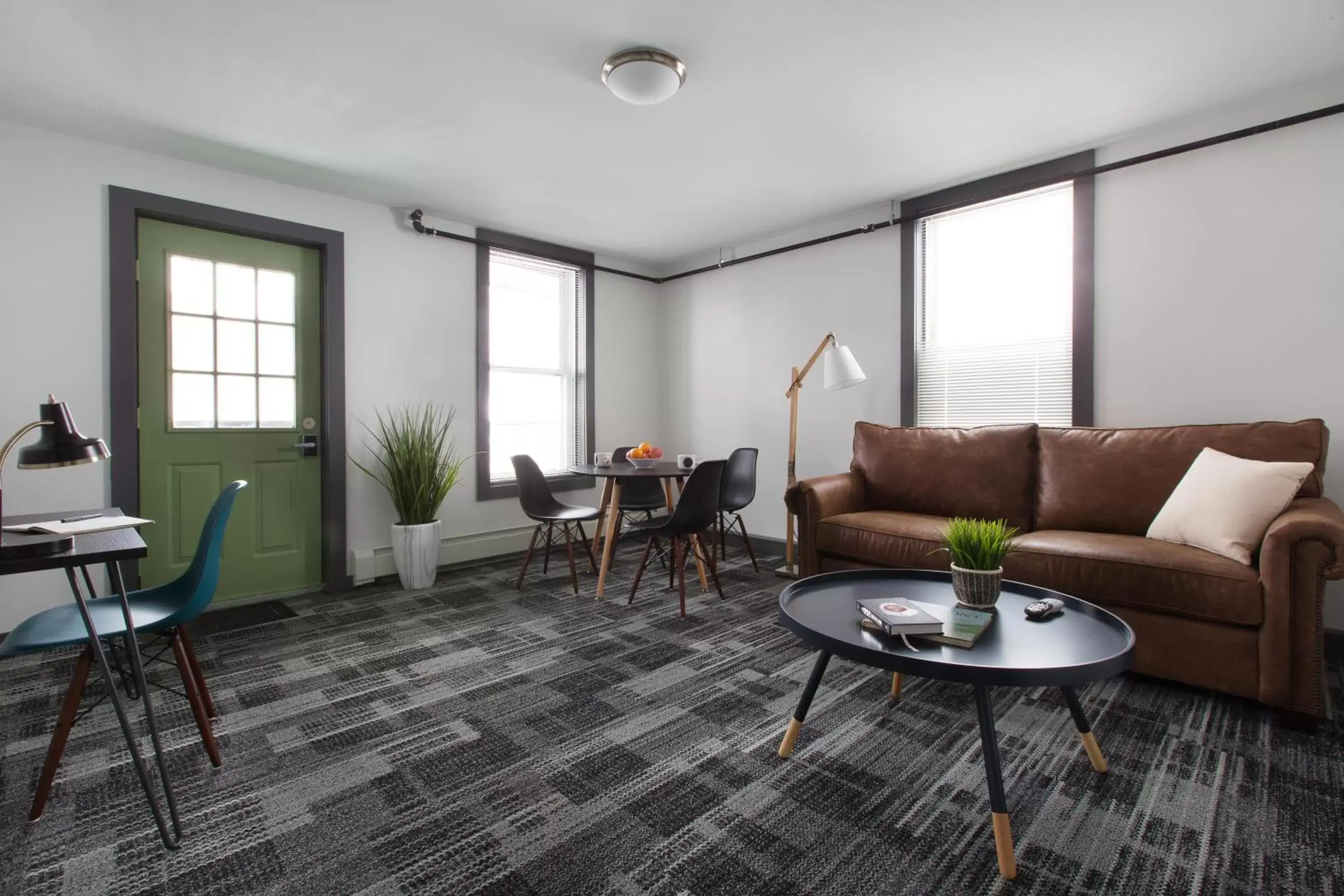 Living room, Seating Area in Main and Mountain