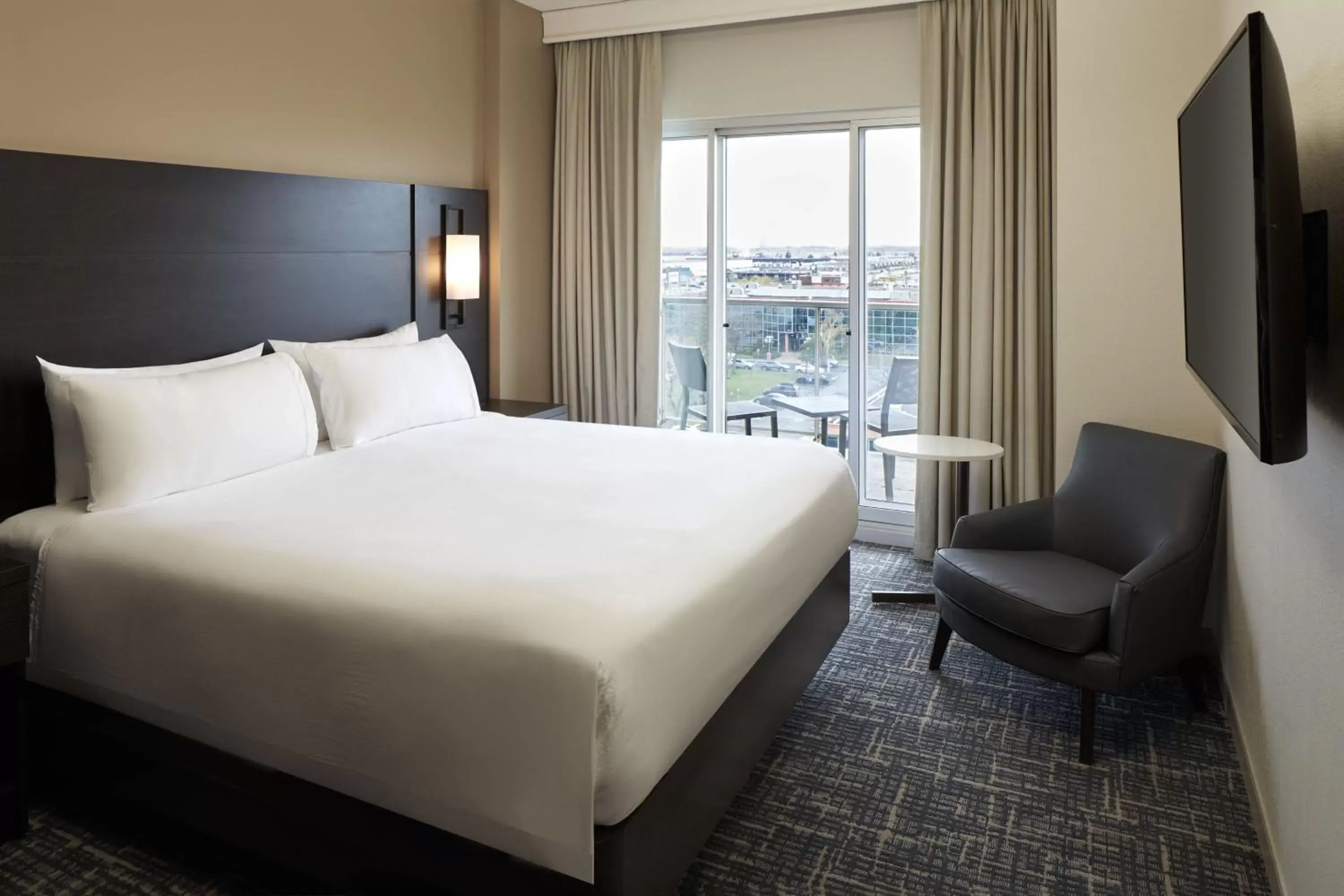 Bedroom, Bed in Residence Inn by Marriott Montreal Airport