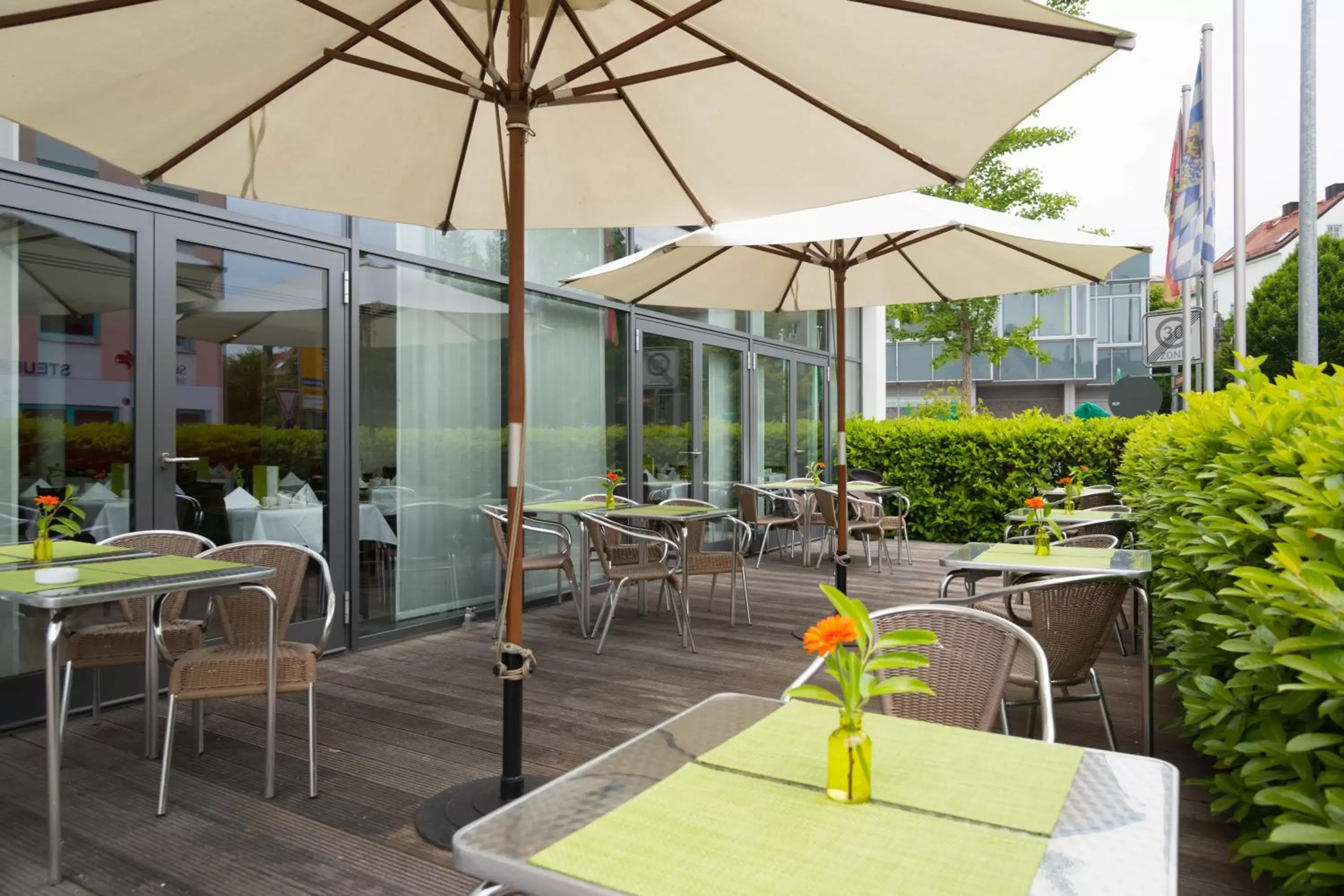 Balcony/Terrace, Restaurant/Places to Eat in ACHAT Hotel Corbin München Airport