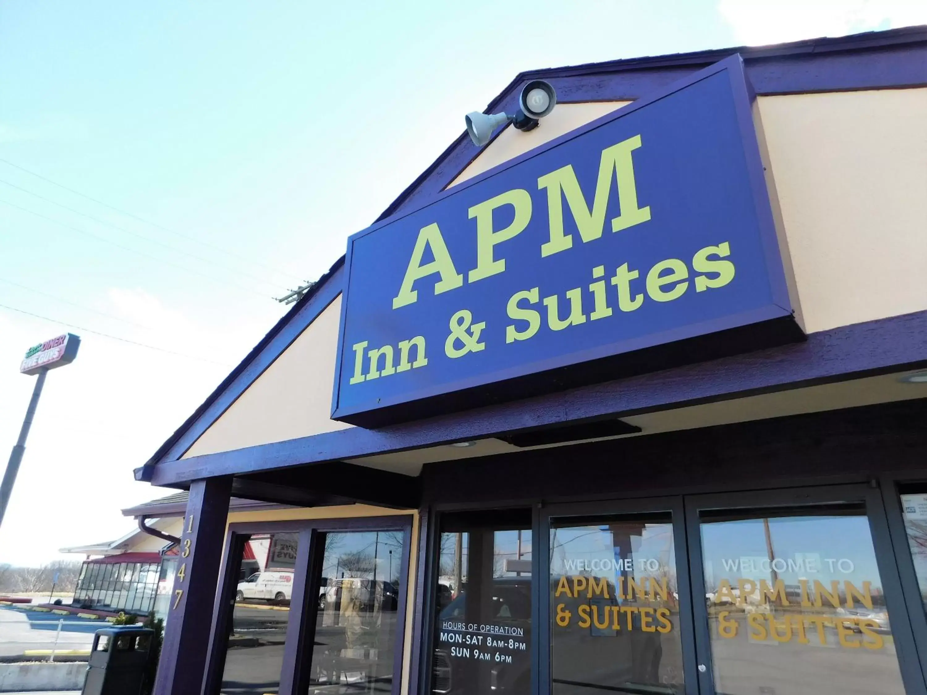Facade/entrance in APM Inn and Suites
