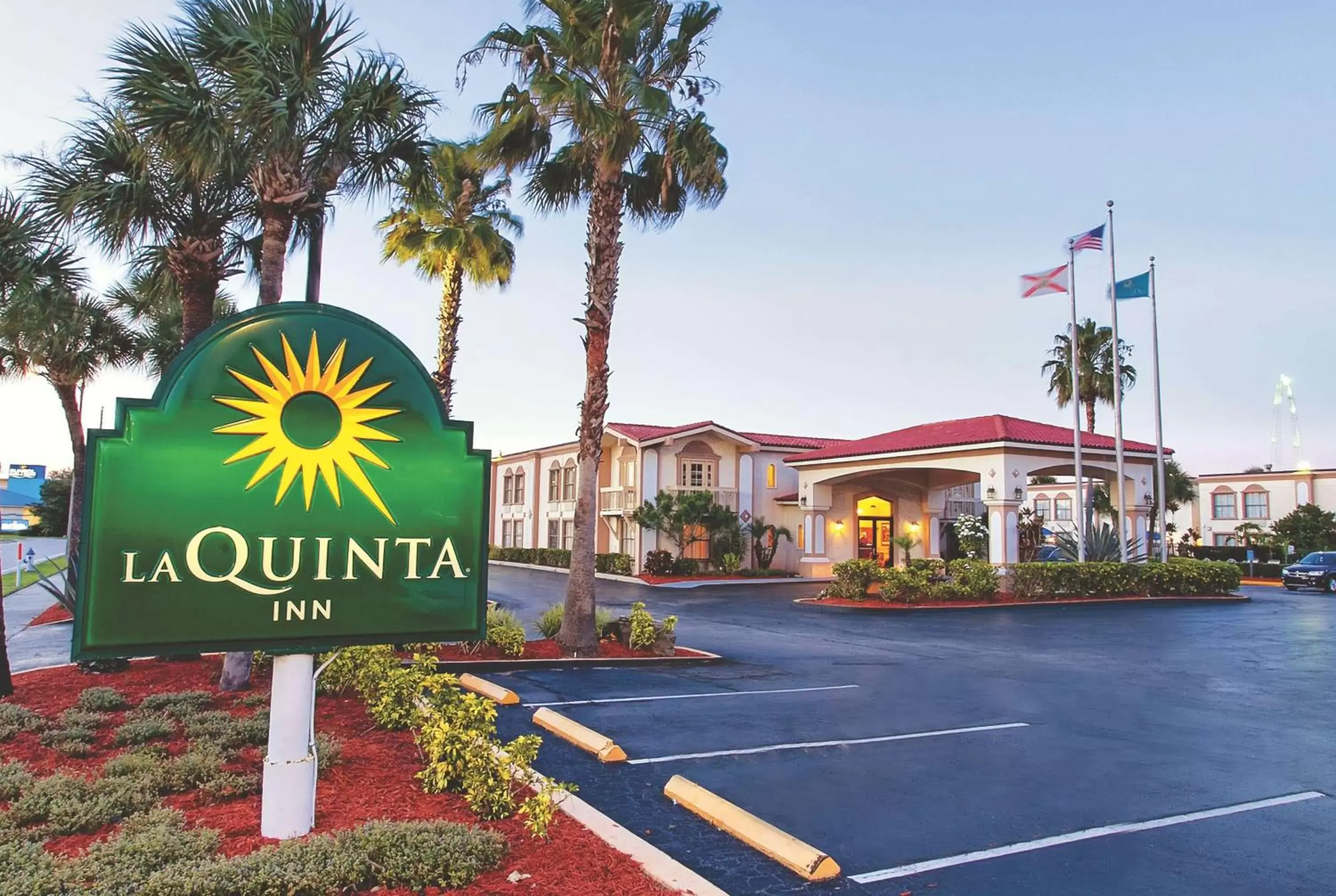Property building in La Quinta Inn by Wyndham Orlando International Drive North Property building in La Quinta Inn by Wyndham Orlando International Drive North