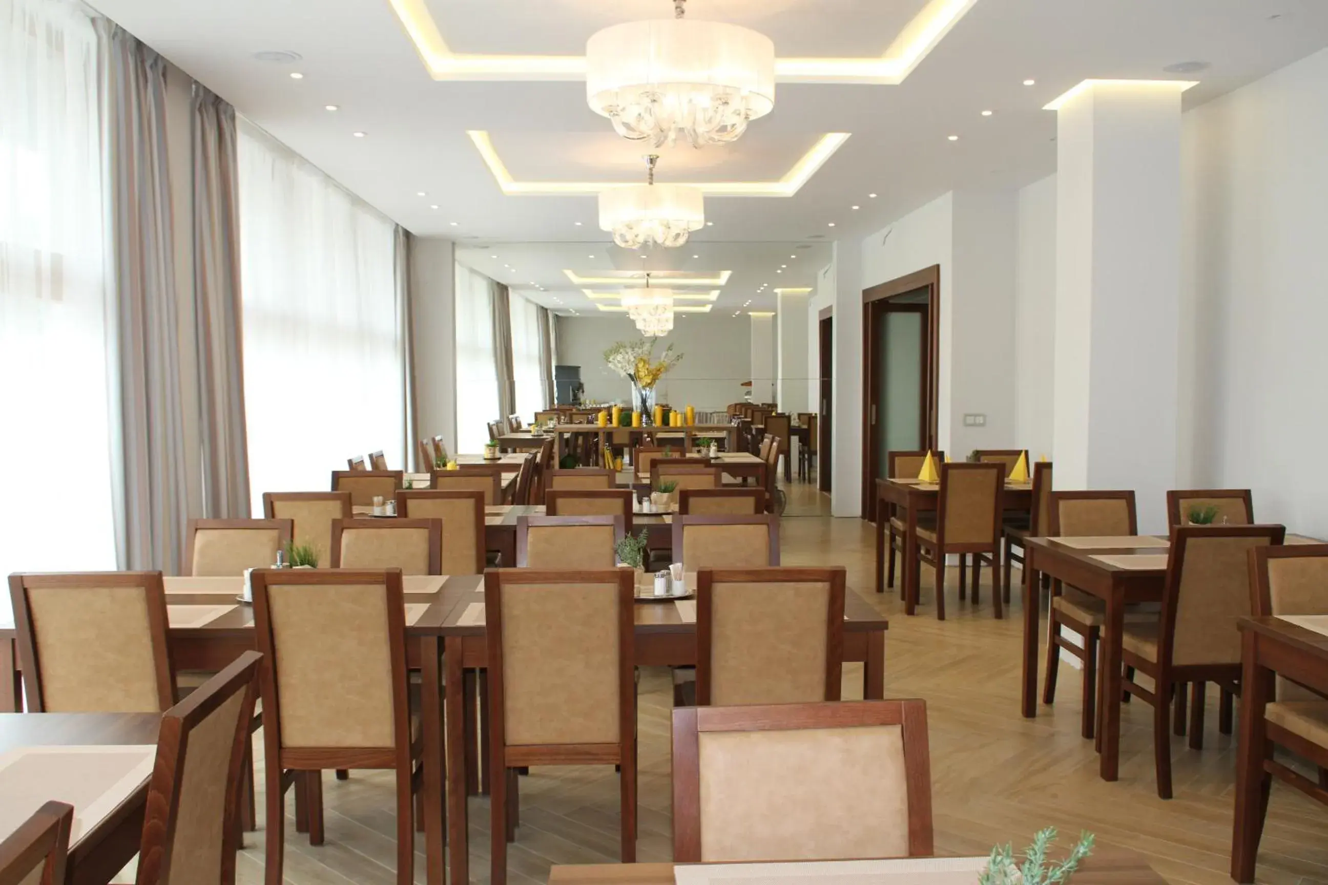 Banquet/Function facilities, Restaurant/Places to Eat in Hotel Meritum