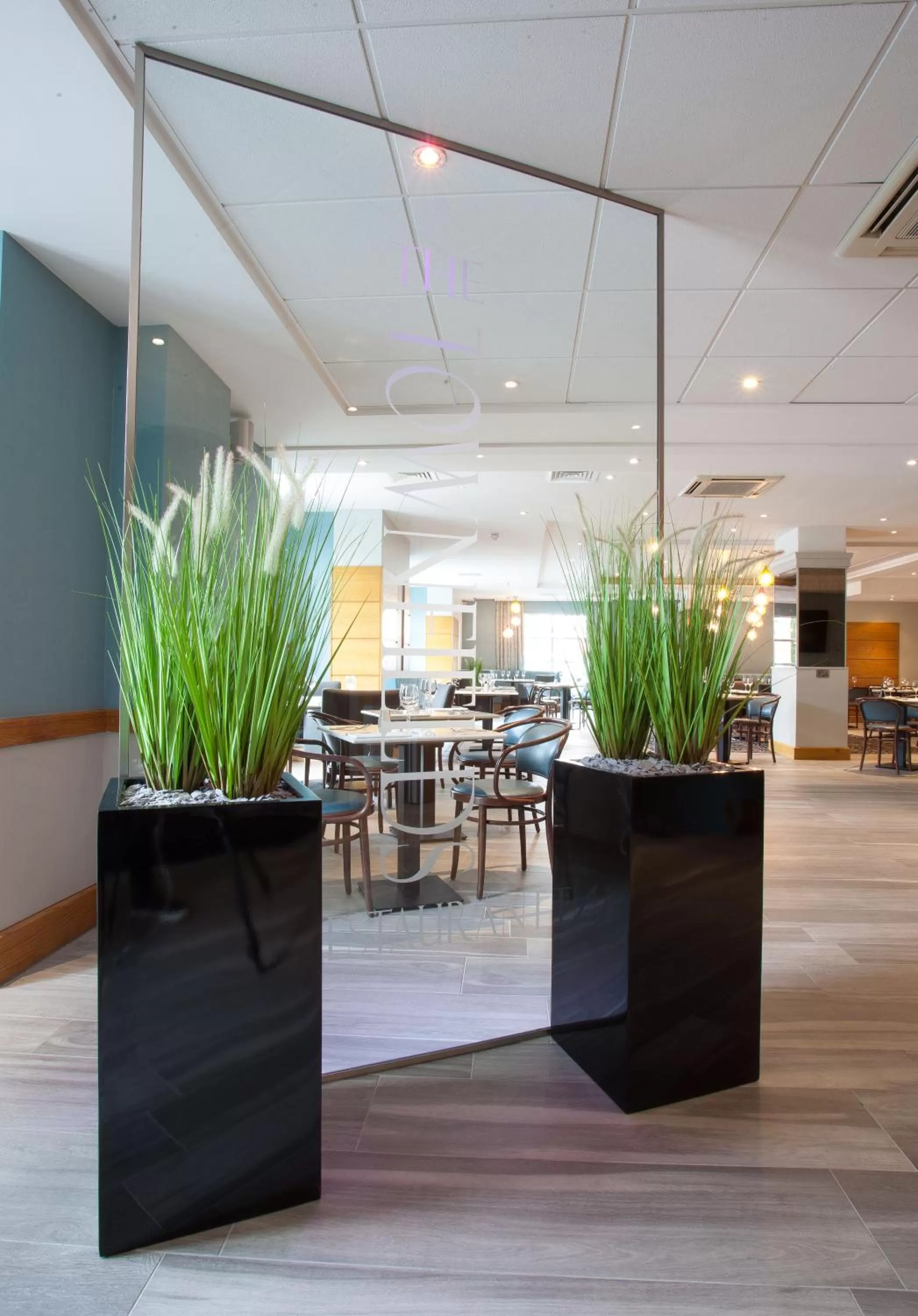 Restaurant/places to eat in Cresta Court Hotel