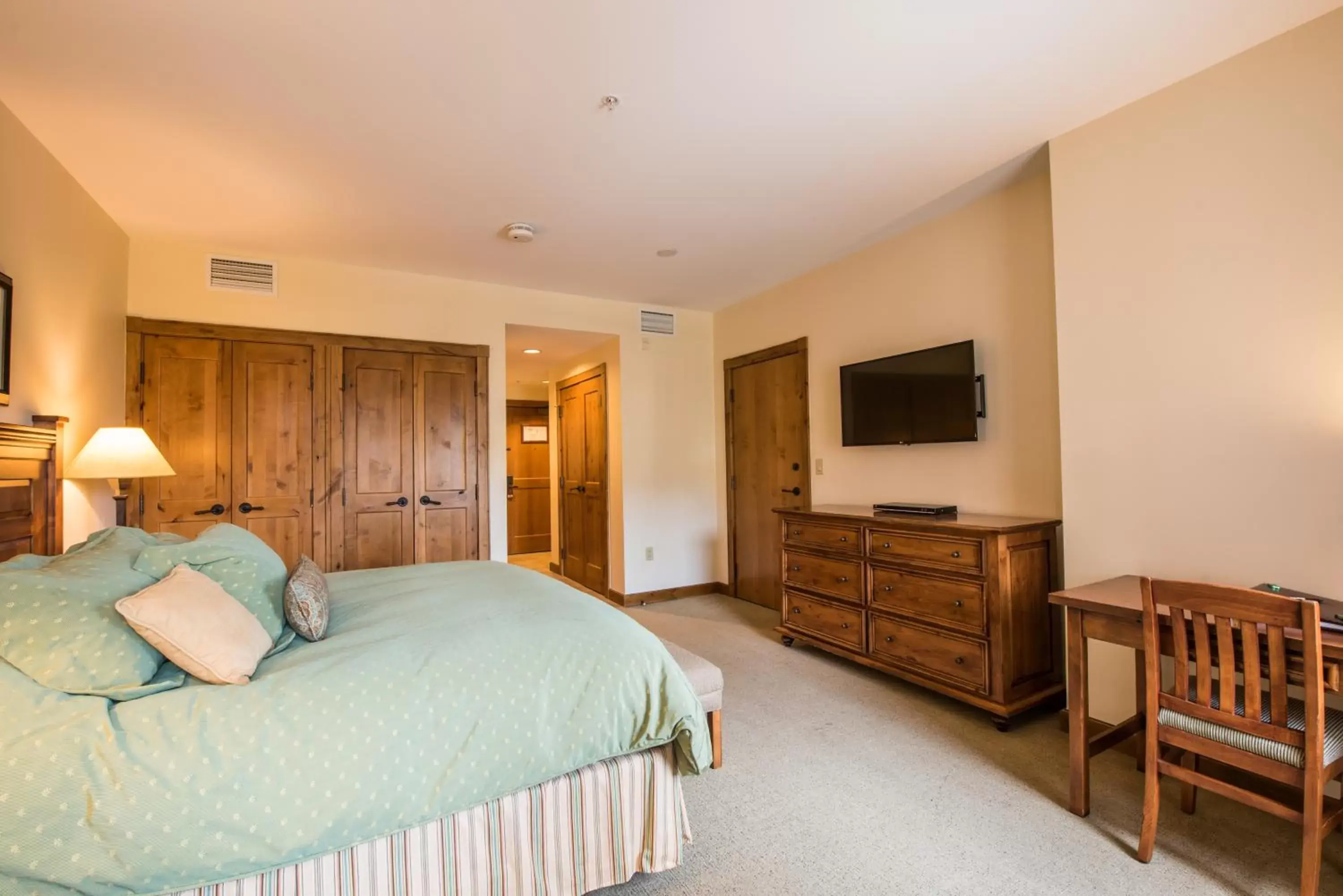 Bed in The Lodge at Mountaineer Square