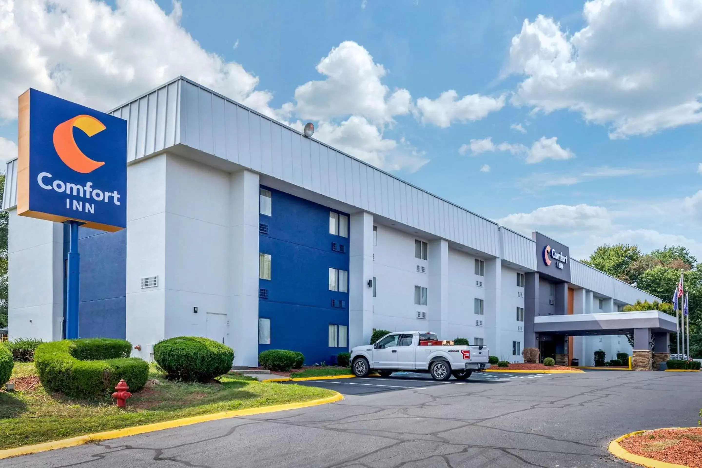 Property Building in Comfort Inn South