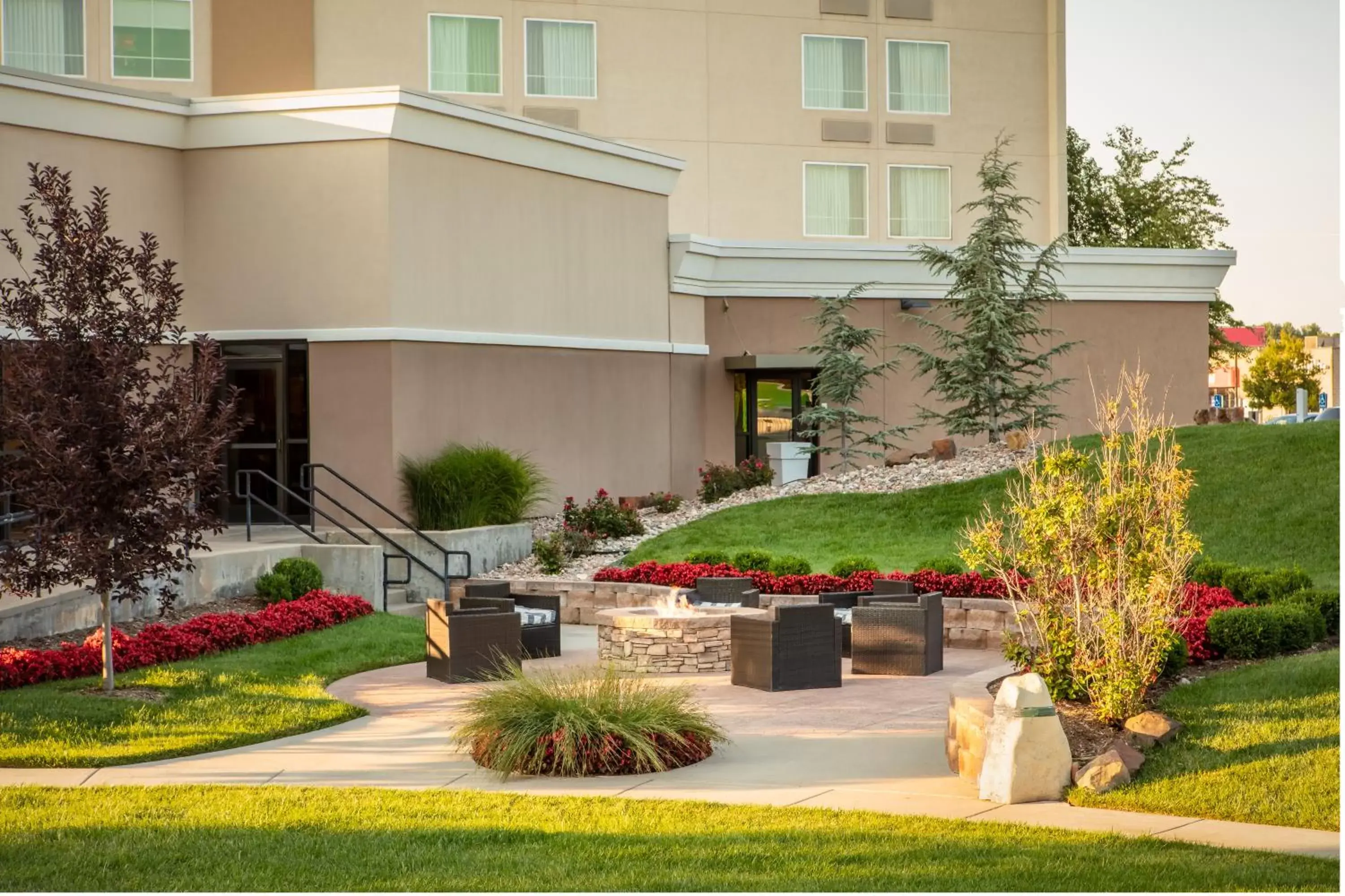 Patio, Property Building in Holiday Inn Wichita East I-35, an IHG Hotel